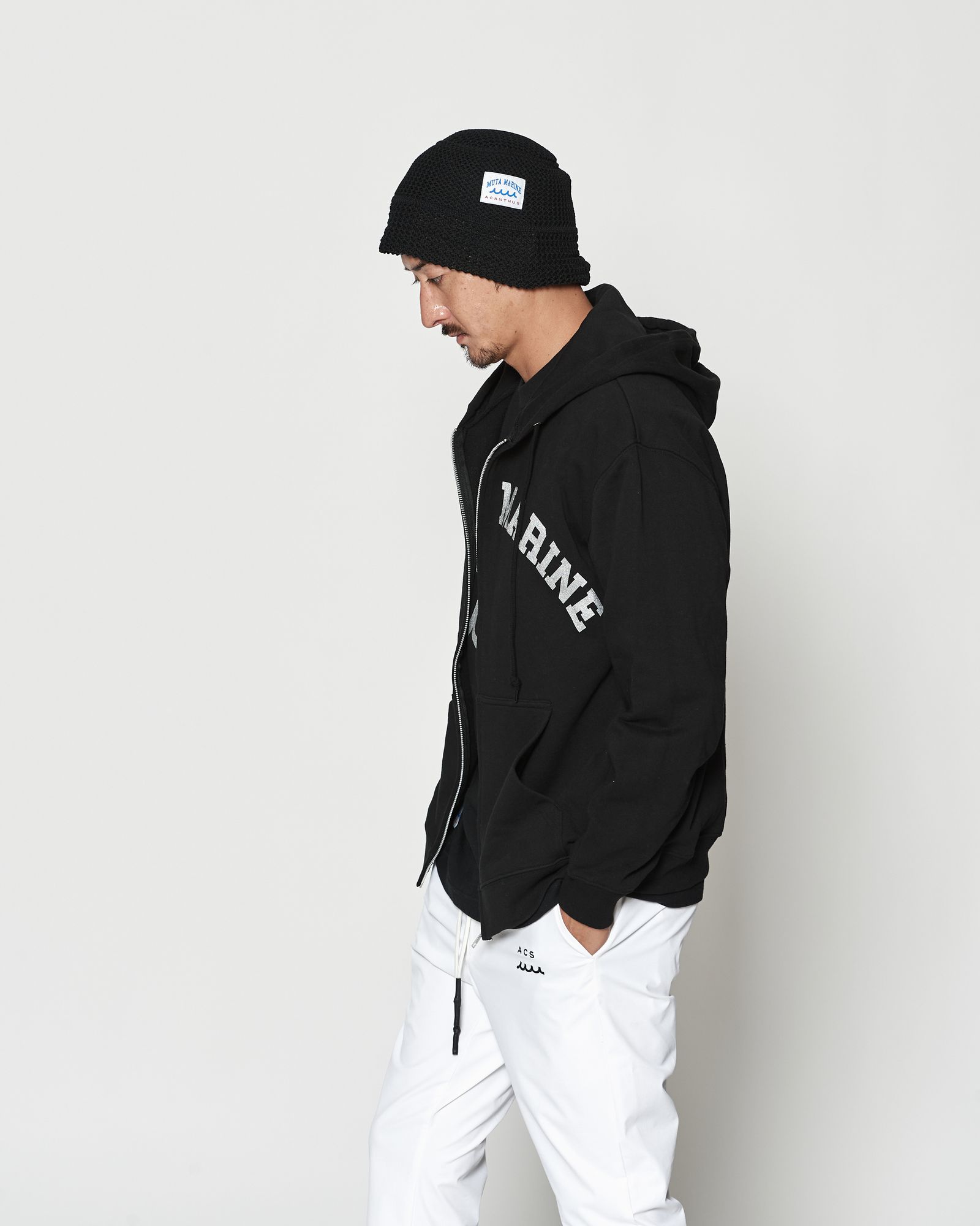 ☆先行予約☆muta MARINE × ACANTHUS  / アーチロゴ スウェットジップフーディー / パーカー / Arc Logo Zip Up Hooded Sweatshirt / BLACK【MA2610】