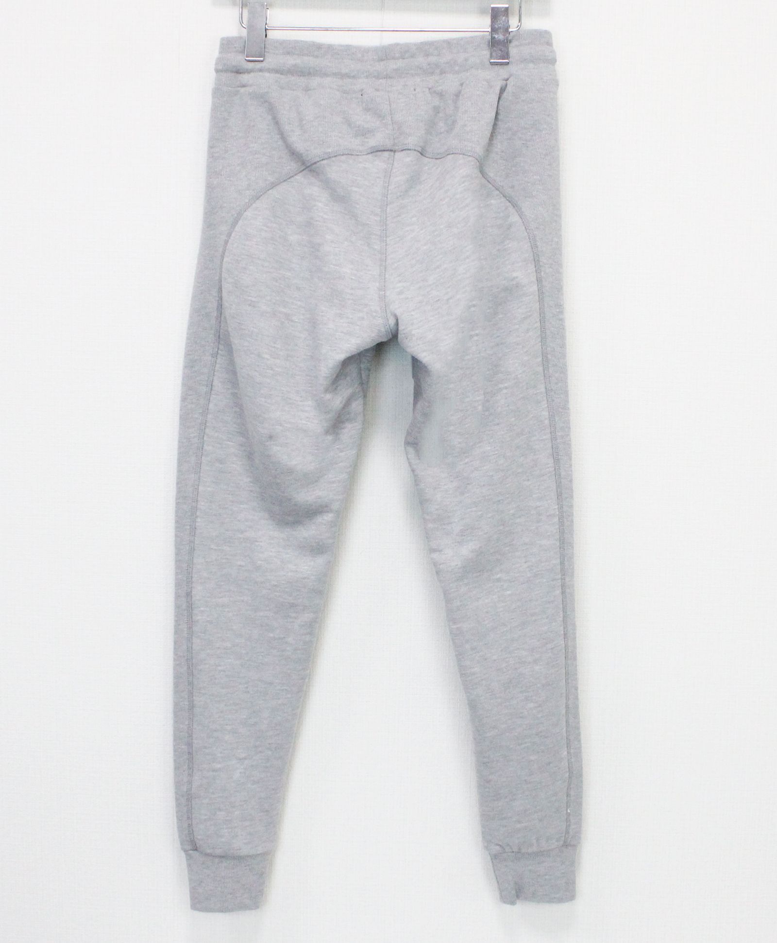 EMBOSSED LOGO JOGGER PANTS / エンボスロゴ ジョガーパンツ / グレー【USB-26083】