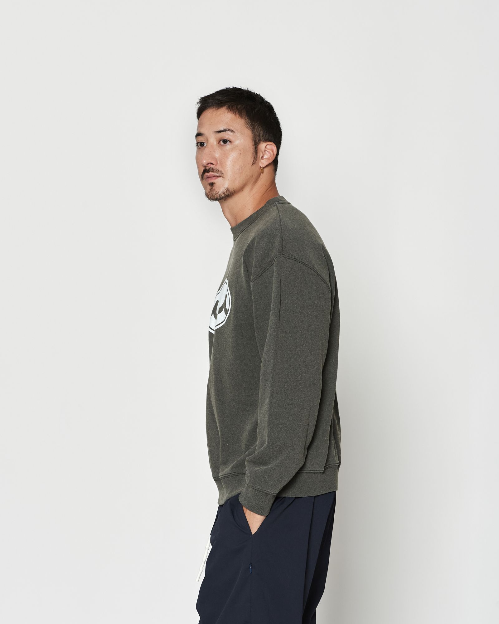 ☆先行予約☆muta MARINE × ACANTHUS  / エイジングサークルロゴクルーネックスウェット / Aging Circle Logo Crewneck / BLACK 【MA2611】