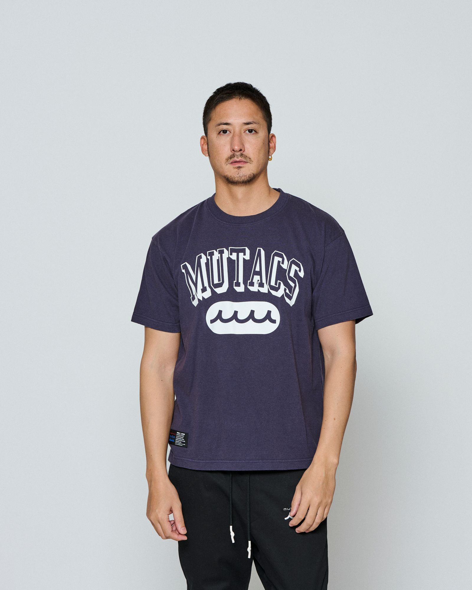 ☆先行予約☆ muta MARINE × ACANTHUS / カレッジロゴTシャツ / Shadow College Logo Tee / NAVY 【MA2662】
