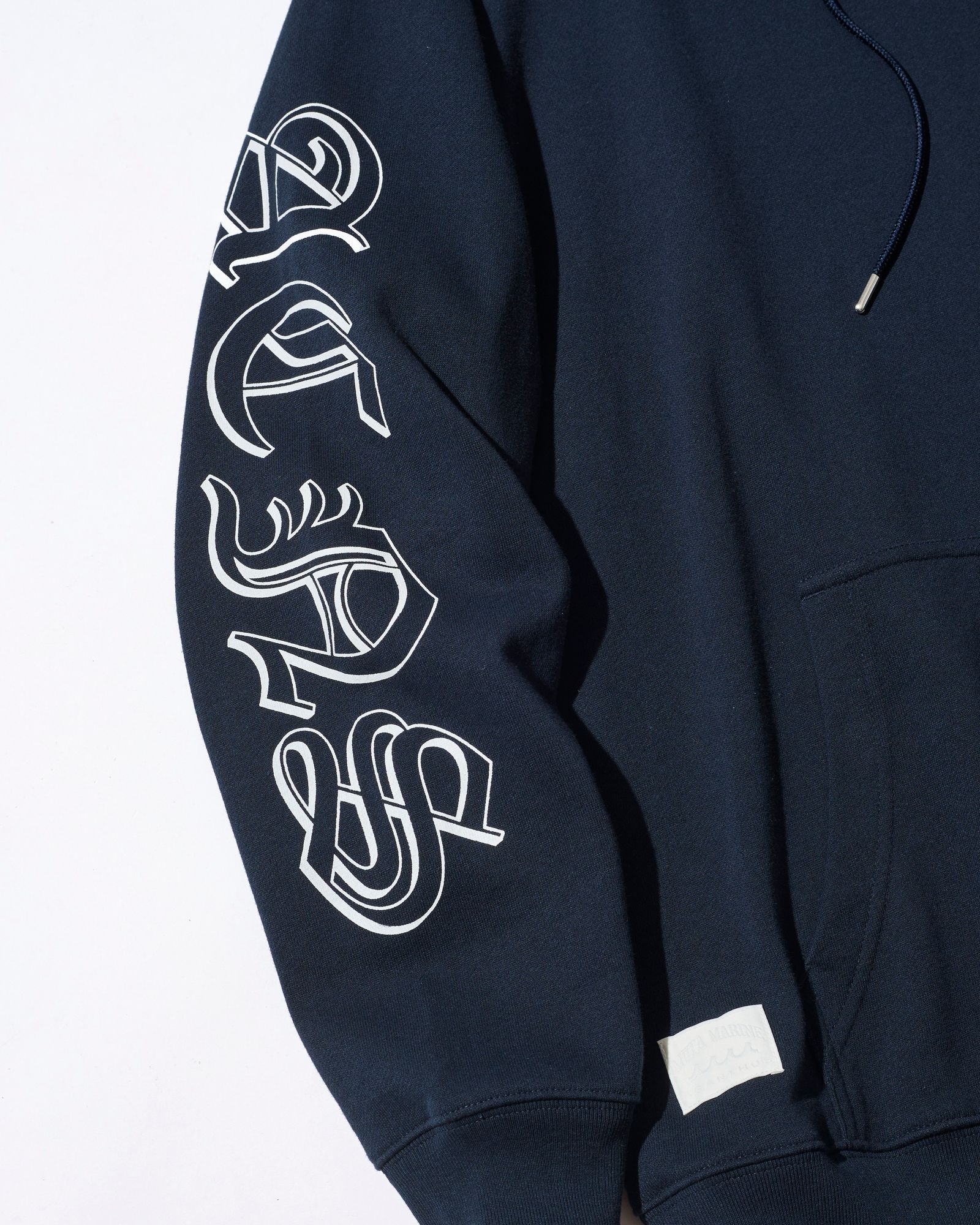 ☆先行予約☆muta MARINE × ACANTHUS  / スリーブプリントスウェットフーディー / プルオーバーパーカー /  Sleeve Print Hooded Sweatshirt / NAVY【MA2711】