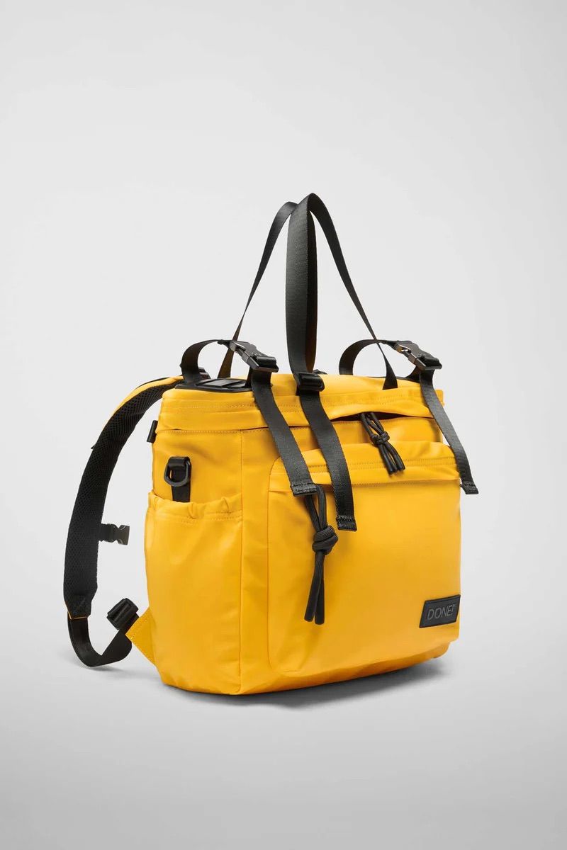 リュック バックパック ハンド ショルダー バッグ 2WAY / イースト+ウェスト リサイクルナイロン 防水 / Mサイズ / イエロー [ZAEWRM006 GIALLO]