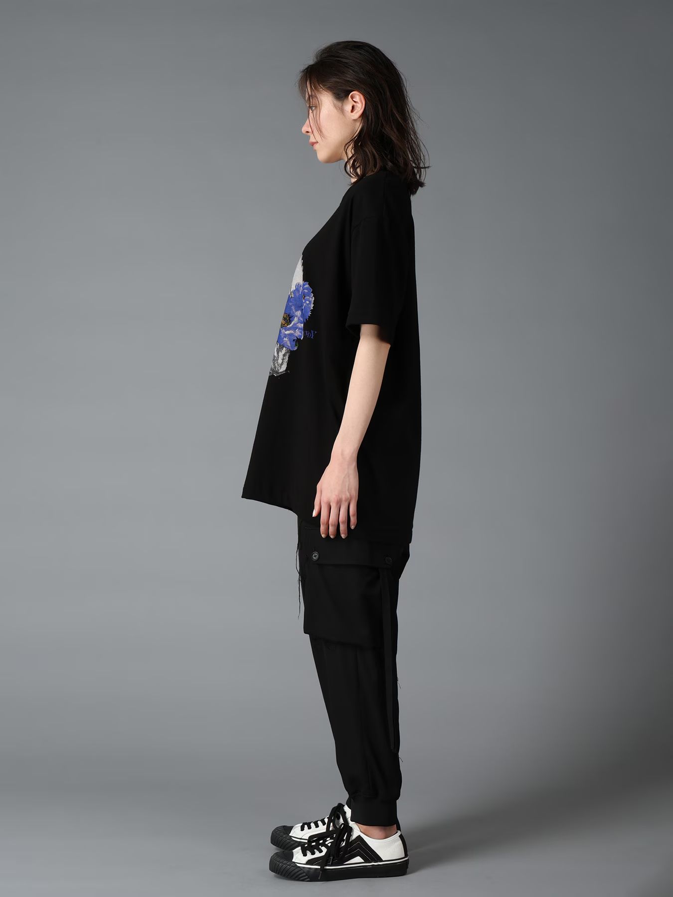 JERSEY HORSE AND BLUE PEONY T-SHIRT / BLACK [GW-T76-070-2]