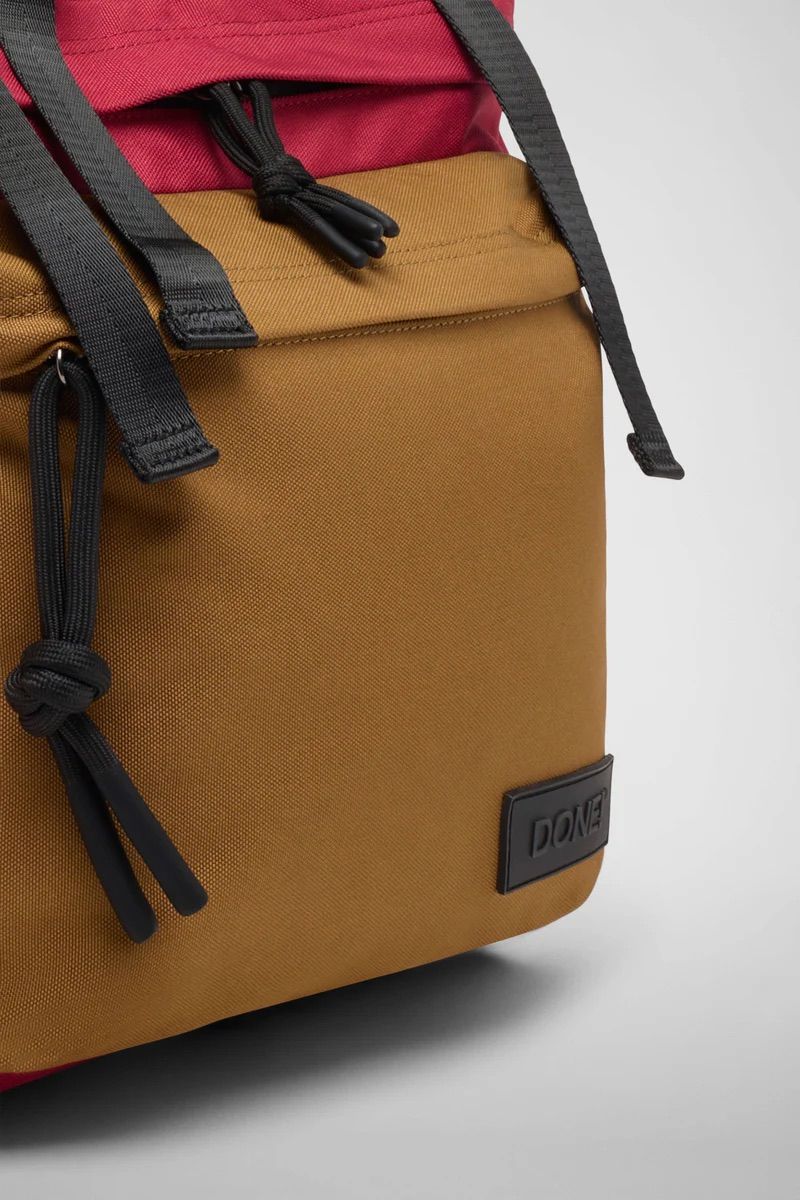 リュック バックパック ハンド ショルダー バッグ 2WAY / イースト+ウェスト リサイクルナイロン 防水 / Mサイズ / チェリーオレンジ キャメル [ZAEWCM167 CILI-ARAN-CAMEL]