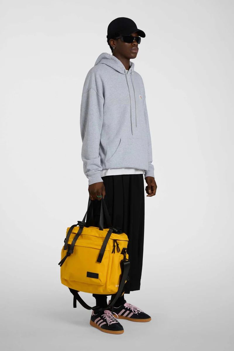 リュック バックパック ハンド ショルダー バッグ 2WAY / イースト+ウェスト リサイクルナイロン 防水 / Mサイズ / イエロー [ZAEWRM006 GIALLO]