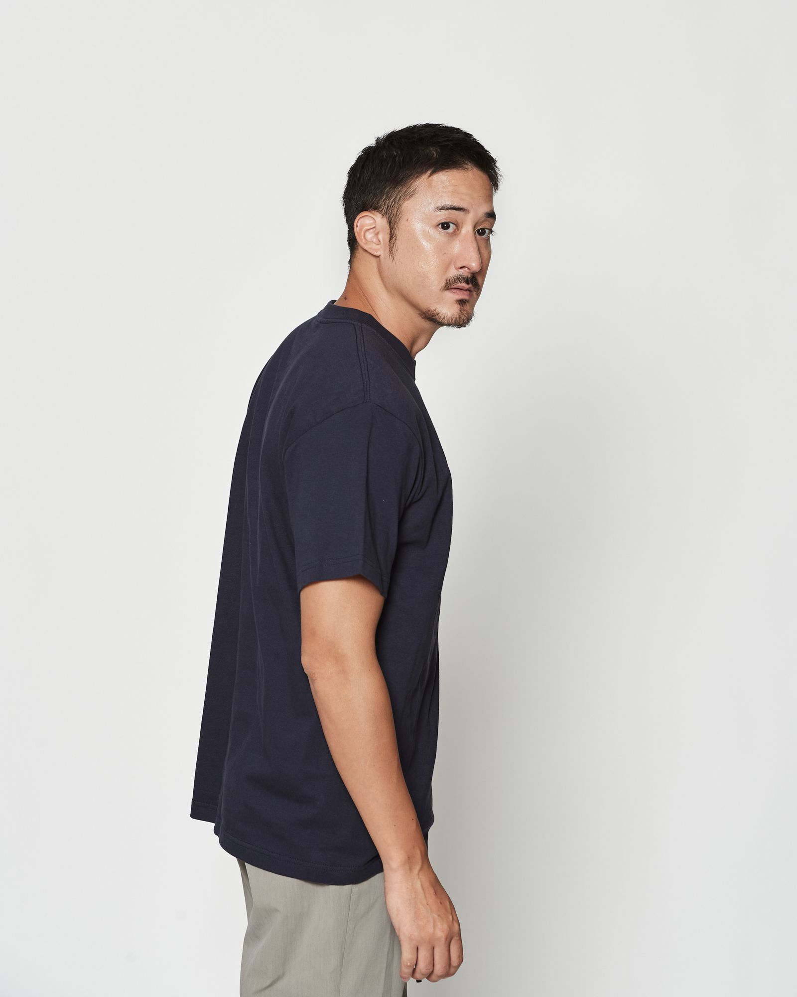 ☆先行予約☆muta MARINE × ACANTHUS  / フォイルプリントロゴTシャツ / Foil Print Wave Logo Tee / NAVY 【MA2621】