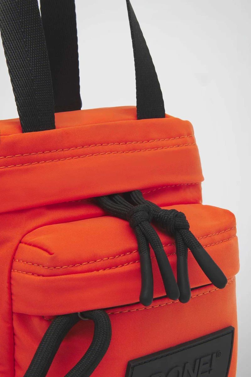 リュック バックパック ハンド ショルダー バッグ 2WAY / イースト+ウェスト リサイクルナイロン 防水 / XSサイズ / オレンジ [ZAEWRX001 ARANCIO]