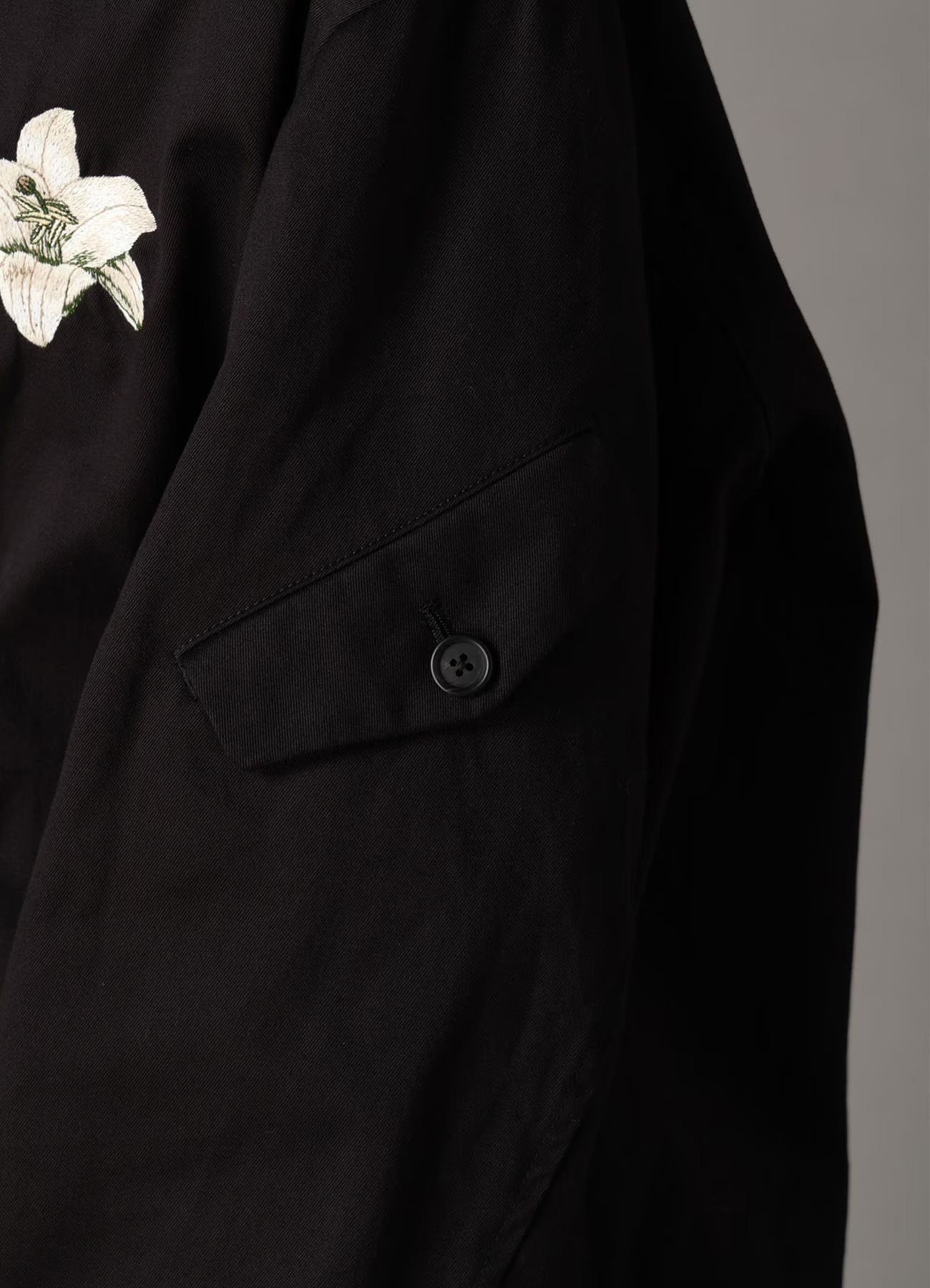WHIPCORD LILY EMBROIDERED SOUVENIR JACKET / BLACK x BEIGE [GQ-J06-032-1]