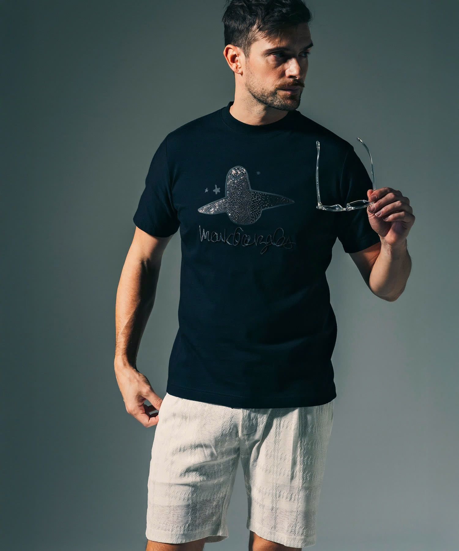 1PIU1UGUALE3 RELAX × Mark Gonzales / グラデーションラインストーン半袖Tシャツ / ブラック【UST-26015】