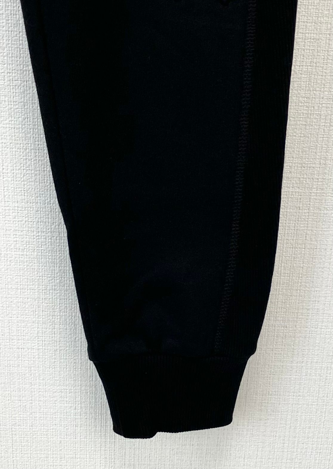 EMBOSSED LOGO JOGGER PANTS / エンボスロゴ ジョガーパンツ / ブラック【USB-26063】