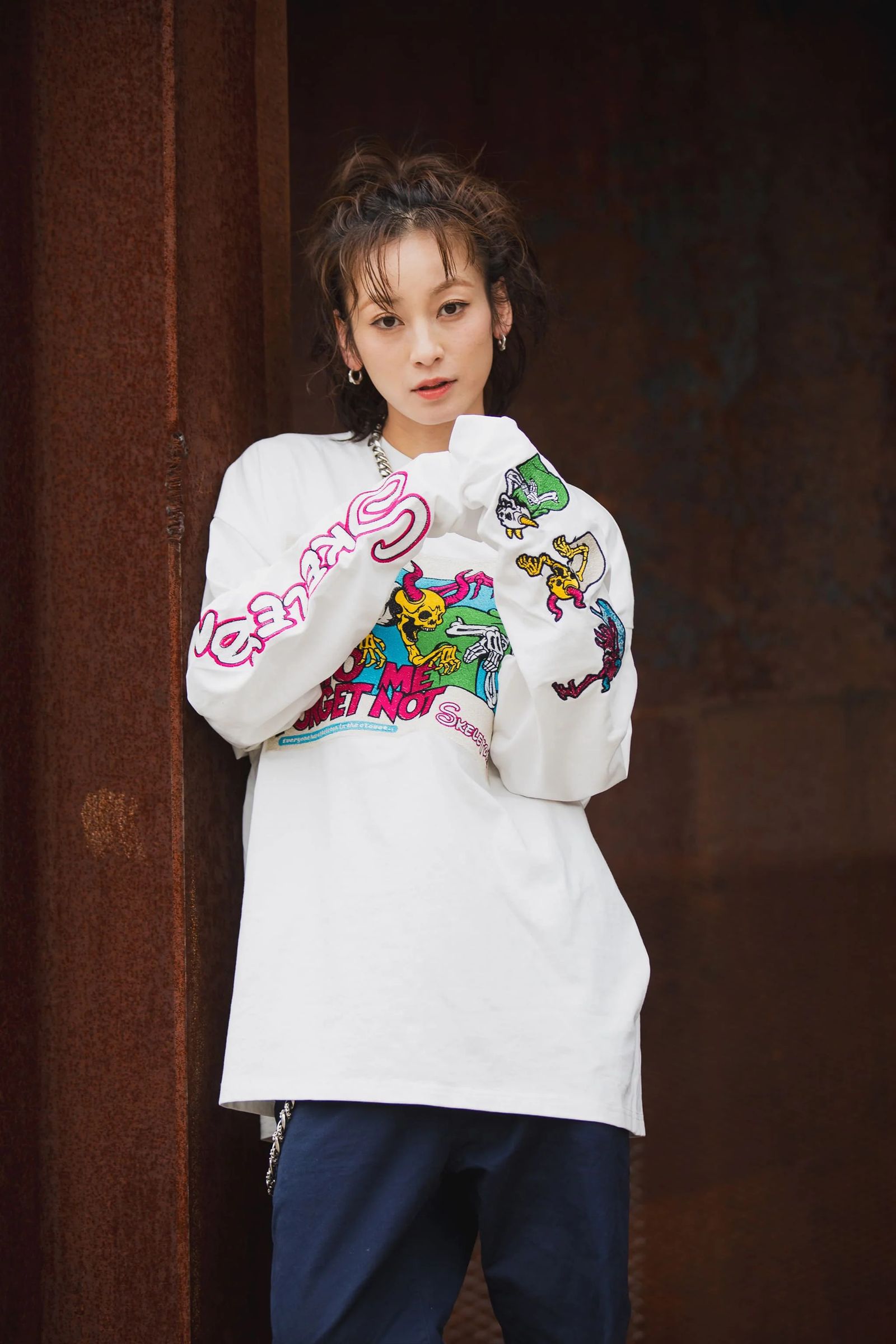 スケルトンズ 刺繍ロンT / A SKELETON IN THE CLOSET EMBROIDERY LONG SLEEVE TEE  / ホワイト [26MY-SLT002]