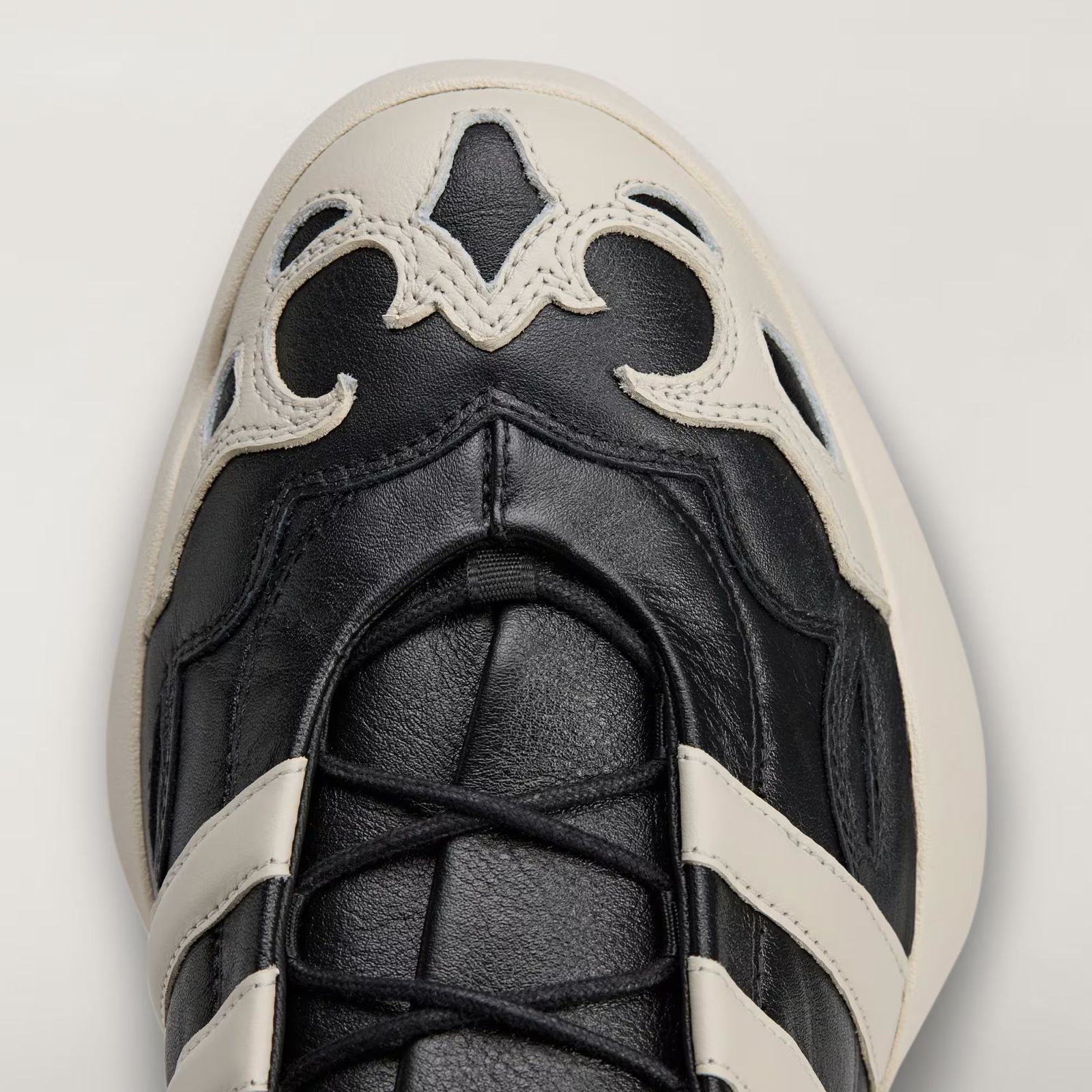 スニーカー / Y-3 REGU 2002 /  Black / Alumina / Alumina [JR3600-FTWA25]