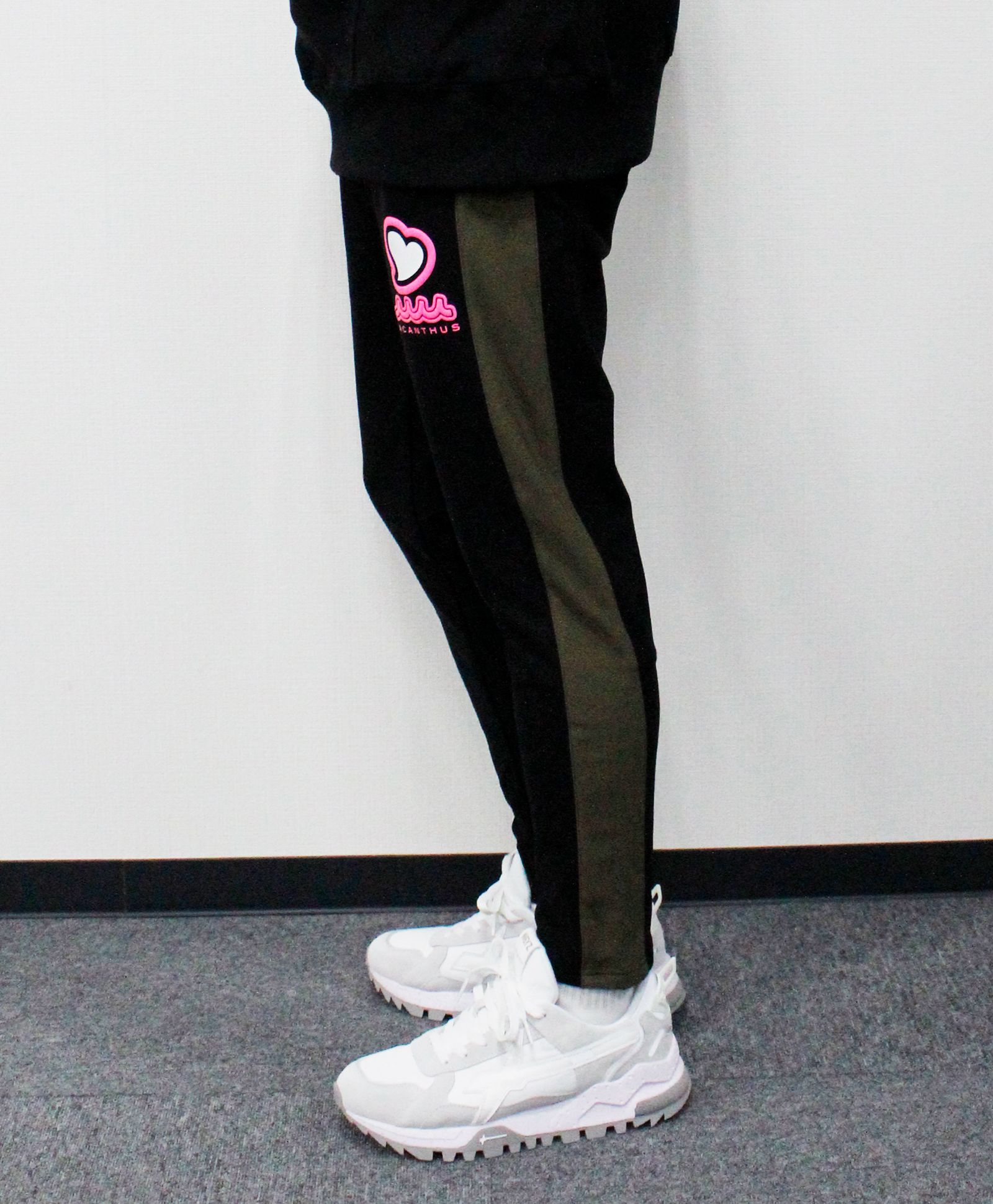 ⭐︎femt LIMITED⭐︎ muta MARINE × ACANTHUS  / muta sweet Logo HEAT PERFORMA Sideline Pants / ヒートパフォーマサイドラインパンツ / BLACK【MA2548SP】