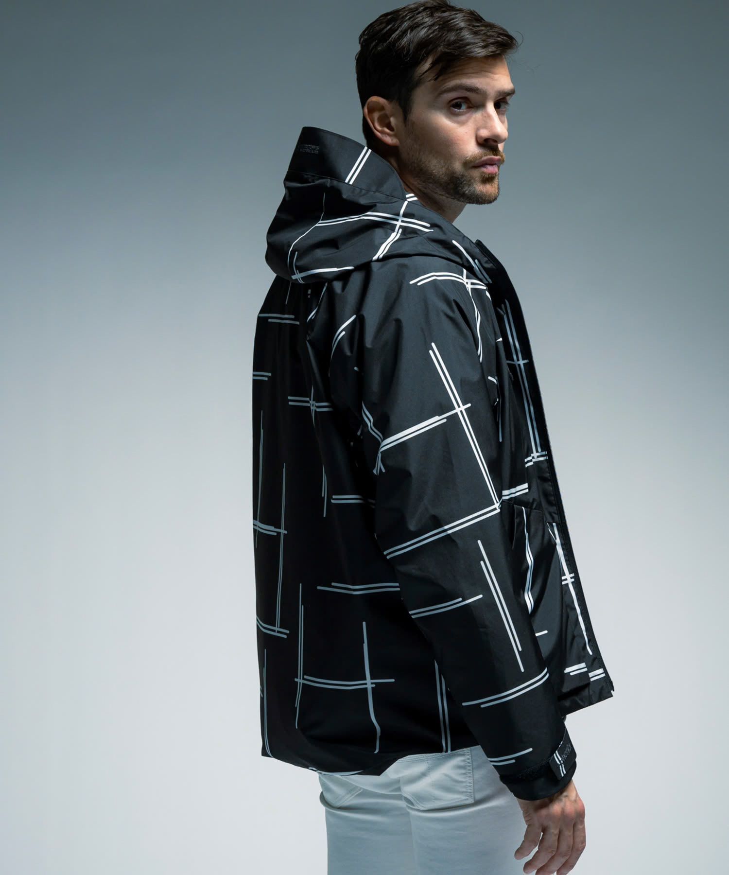 ☆先行予約☆1PIU1UGUALE3 RELAX × +phenix / トランスフォームマウンテンパーカー WINDSTOPPER プロダクト by GORE-TEX LABS /ウィンドストッパー / ゴアテックス  / ブラック×ホワイト 【USO-26130】