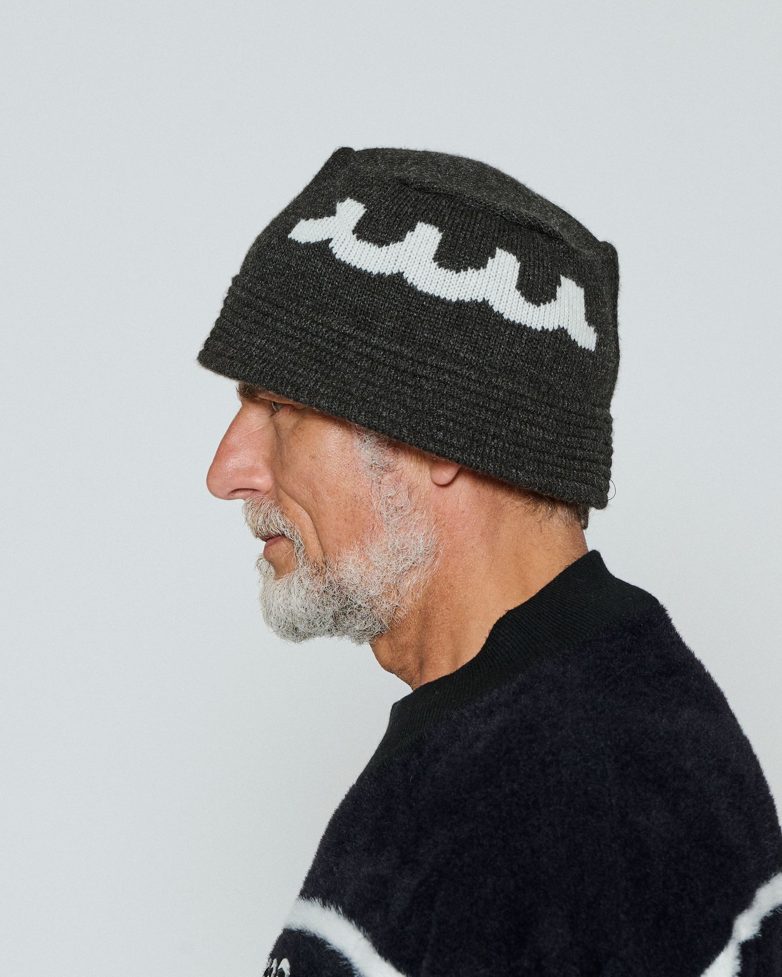 ☆先行予約☆ muta MARINE × ACANTHUS / ニットバケットハット / Wave Logo Knit Bucket Hat / CHARCOAL 【MA2665】