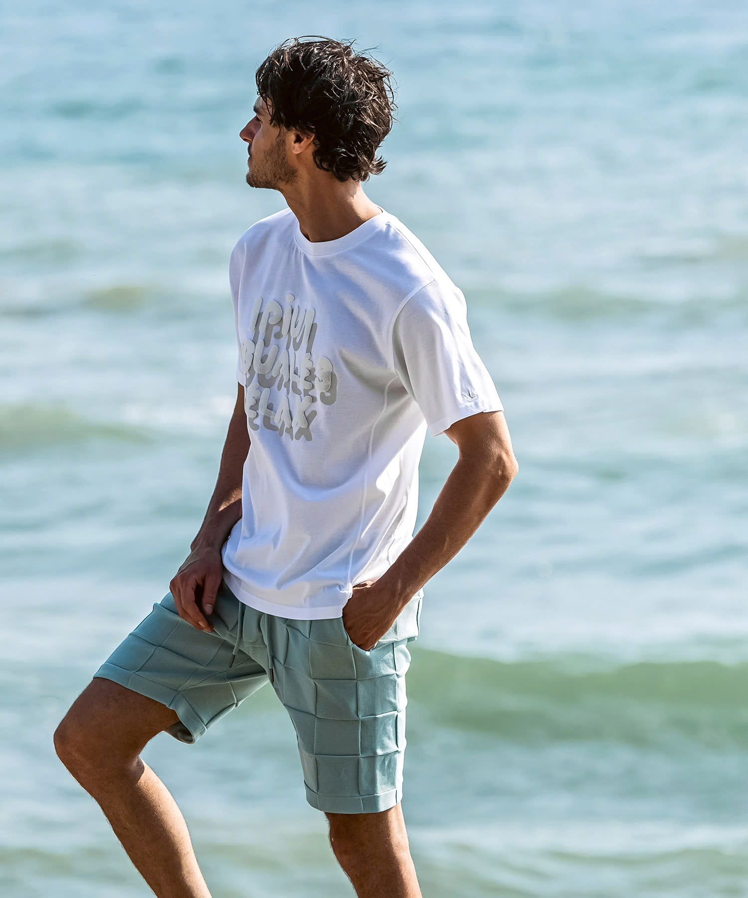 シャドウロゴ半袖Tシャツ / ホワイト【UST-26005】