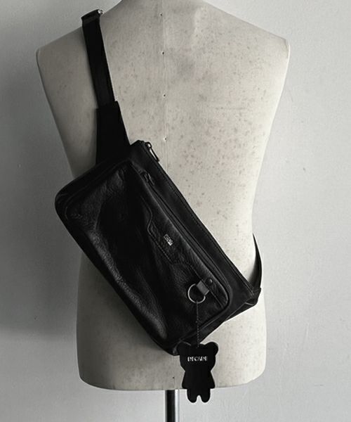 オイルドカウレザー・ボディバッグ / ブラック / Oiled Cow Leather Square Body Bag  / B - Black【DCD-01255】