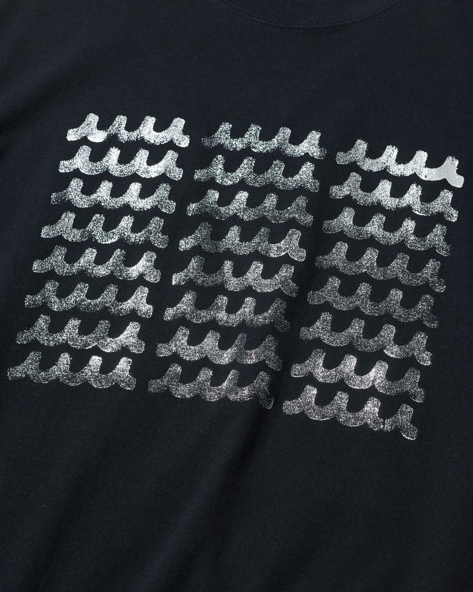 ☆先行予約☆muta MARINE × ACANTHUS  / フォイルプリントロゴTシャツ / Foil Print Wave Logo Tee / BLACK 【MA2621】