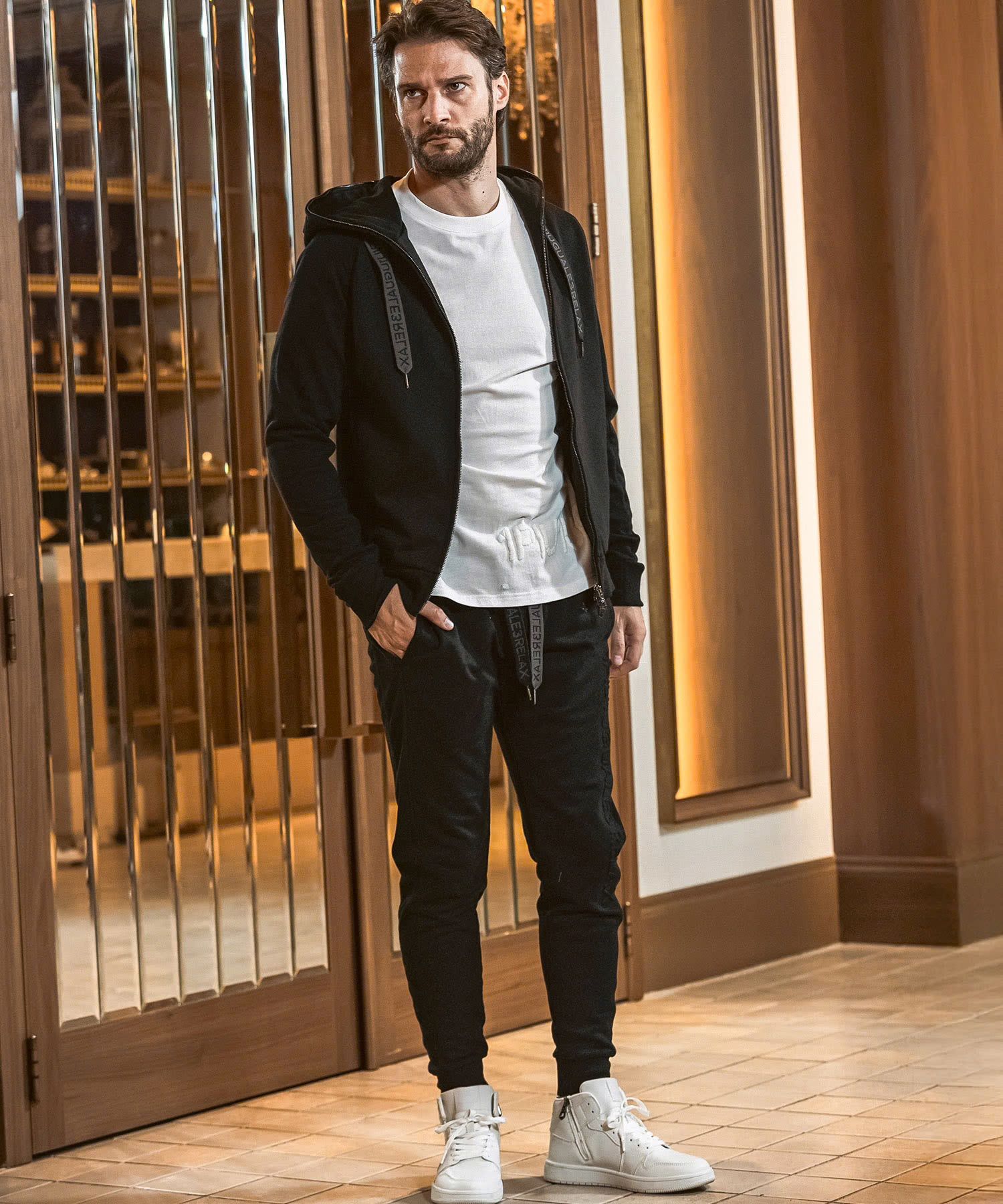 HOOD EMBOSSED LOGO HOODIE / エンボスロゴ ジップパーカー / ブラック【USO-26083】