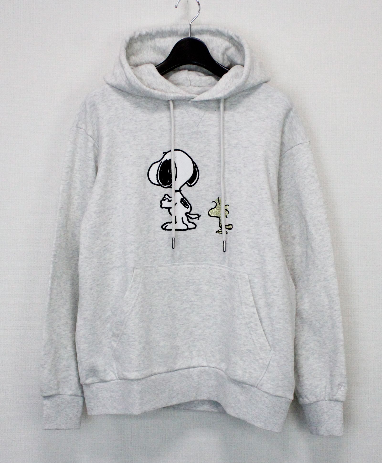 1PIU1UGUALE3 RELAX × PEANUTS / スヌーピー ラインストーンフーディー / パーカー / オートミール 【USO-26055】