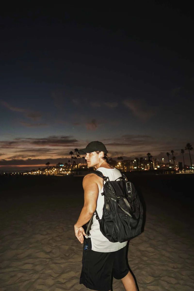 リュック バックパック ハンド ショルダー バッグ 2WAY / イースト+ウェスト リサイクルナイロン 防水 / Lサイズ / ブラック [ZAEWRL001 NERO]