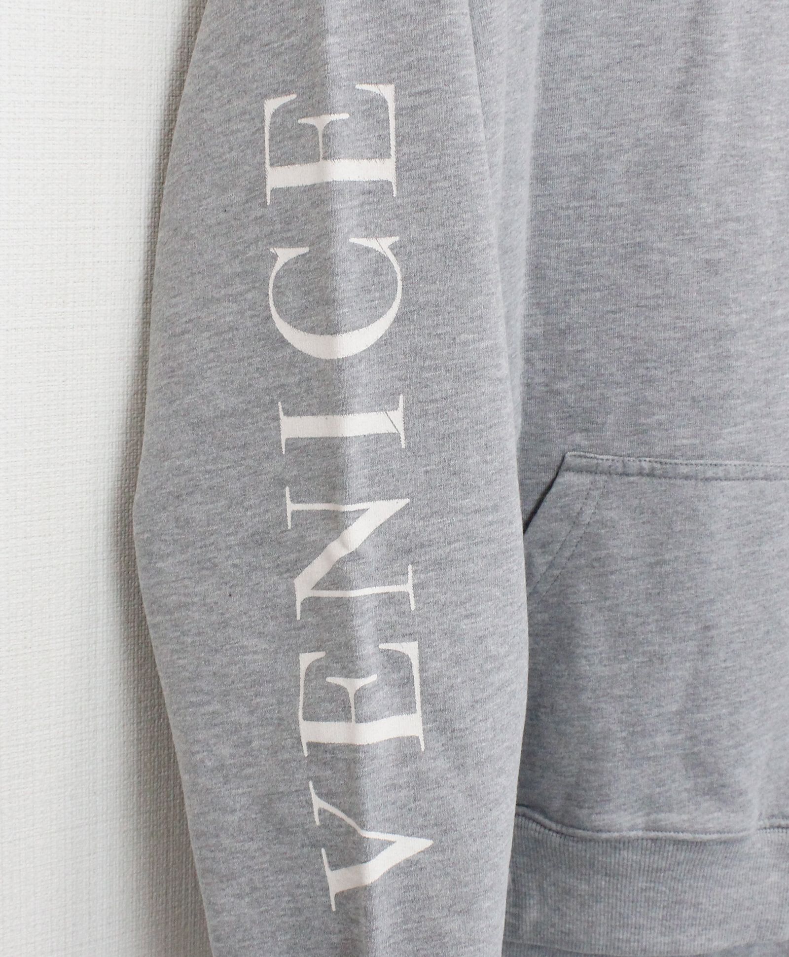 プルオーバーパーカー / ARCH HOODIE  / GREY 【HOW 734】