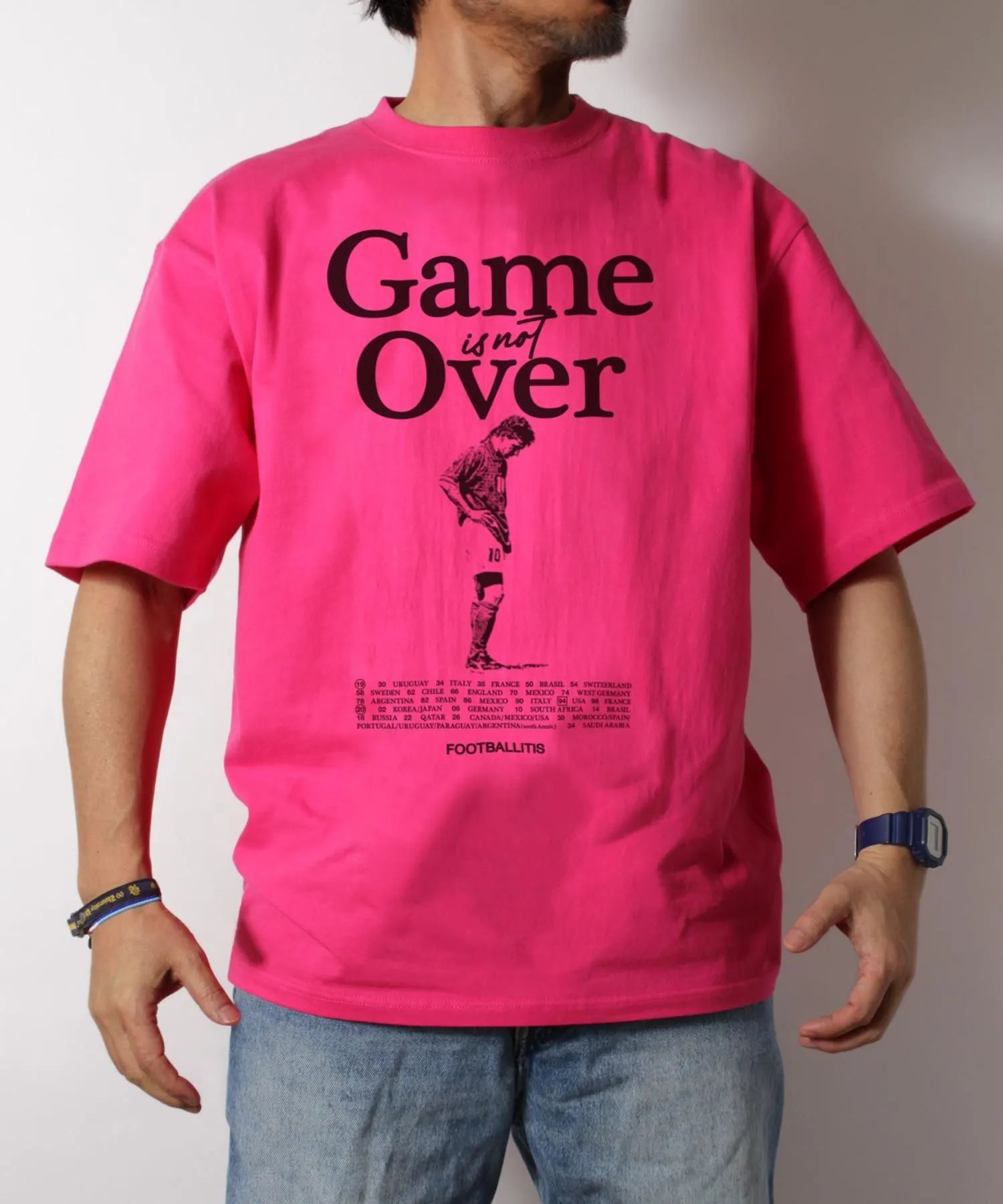 【FOOTBALLITIS】 [GAME OVER] Tシャツ / PINK [251033RB]
