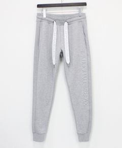 EMBOSSED LOGO JOGGER PANTS / エンボスロゴ ジョガーパンツ / グレー【USB-26083】