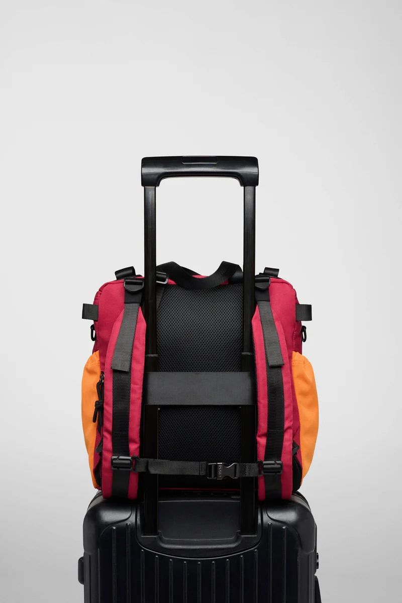 リュック バックパック ハンド ショルダー バッグ 2WAY / イースト+ウェスト リサイクルナイロン 防水 / Mサイズ / チェリーオレンジ キャメル [ZAEWCM167 CILI-ARAN-CAMEL]