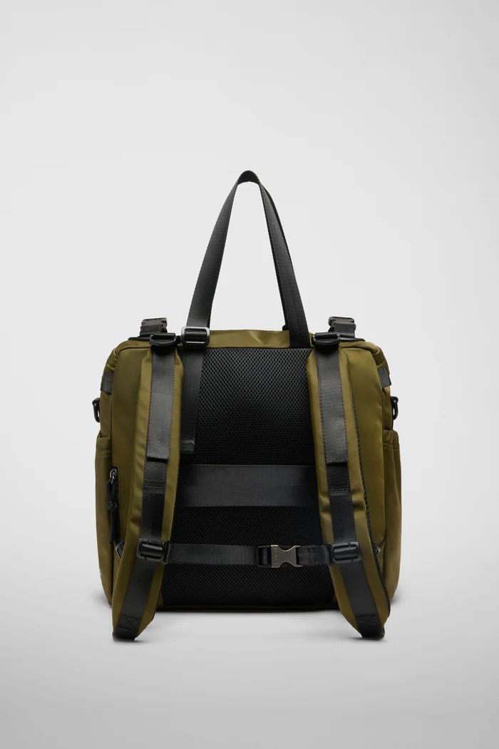 リュック バックパック ハンド ショルダー バッグ 2WAY / イースト+ウェスト リサイクルナイロン 防水 / Mサイズ / ヴェルドーネ(オリーブグリーン) [ZAEWRM003 VERDONE]