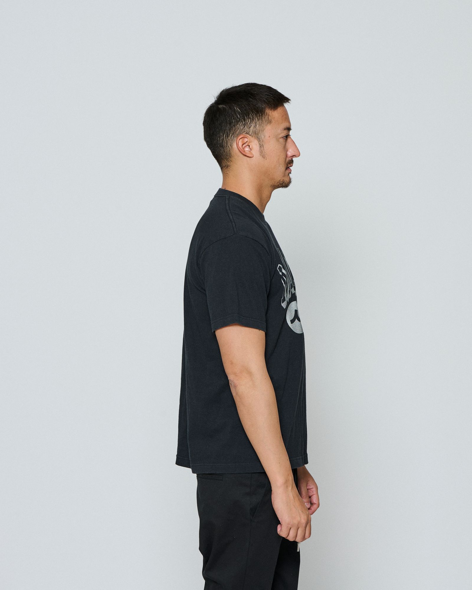 ☆先行予約☆ muta MARINE × ACANTHUS / カレッジロゴTシャツ / Shadow College Logo Tee / BLACK 【MA2662】