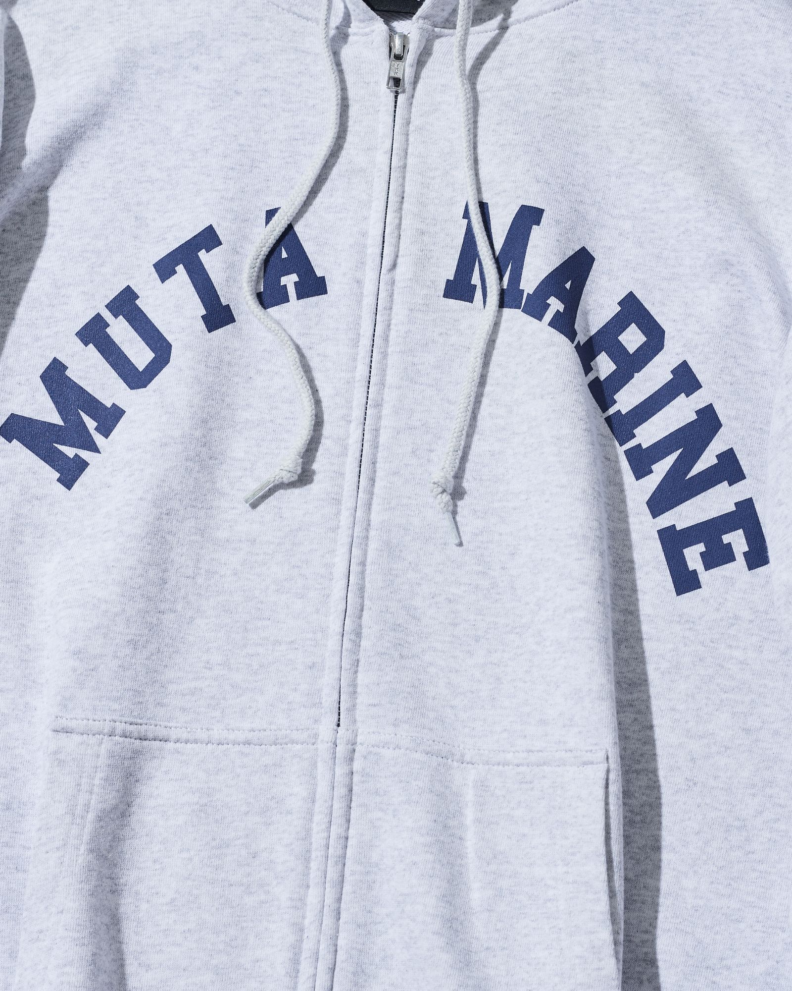 ☆先行予約☆muta MARINE × ACANTHUS  / アーチロゴ スウェットジップフーディー / パーカー / Arc Logo Zip Up Hooded Sweatshirt / ASH GREY【MA2610】
