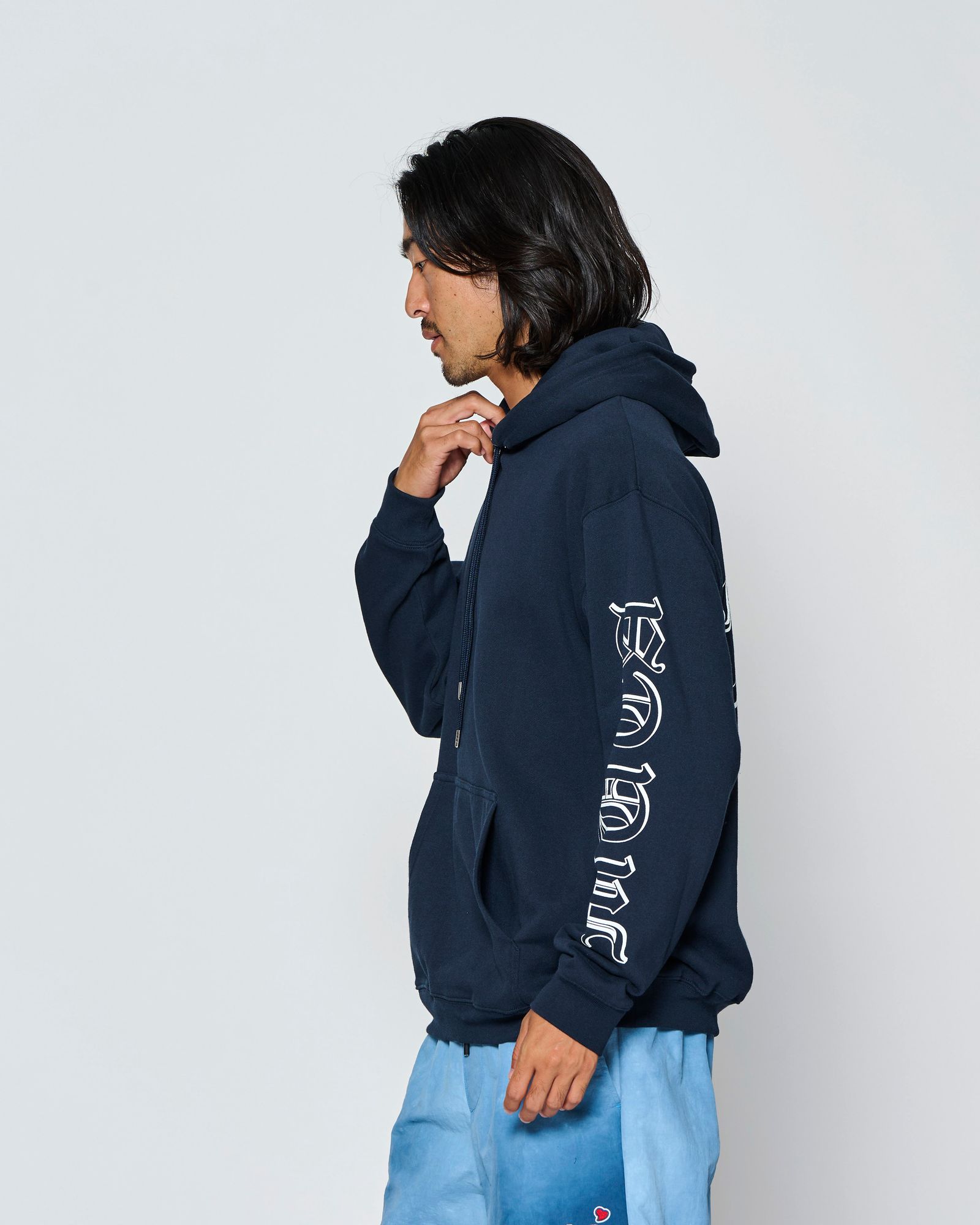 ☆先行予約☆muta MARINE × ACANTHUS  / スリーブプリントスウェットフーディー / プルオーバーパーカー /  Sleeve Print Hooded Sweatshirt / NAVY【MA2711】