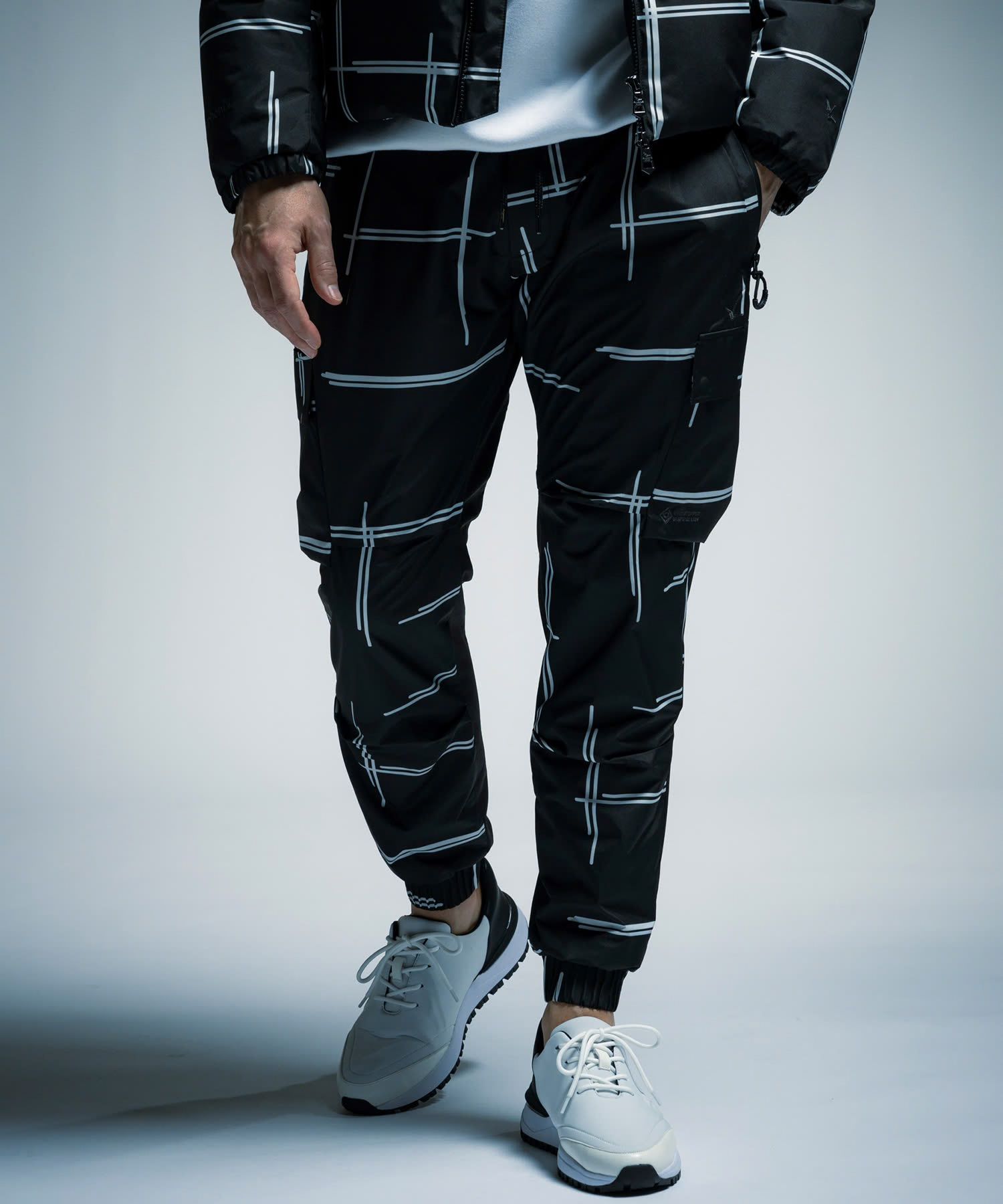 ☆先行予約☆1PIU1UGUALE3 RELAX × +phenix / ルーズカーゴパンツ / WINDSTOPPER プロダクト by GORE-TEX LABS /ウィンドストッパー / ゴアテックス / ブラック×ホワイト【USB-26132】