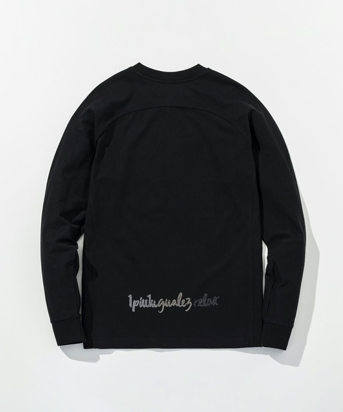 1PIU1UGUALE3 RELAX × Mark Gonzales / グラデーションラインストーンロングTシャツ / ブラック【UST-26016】