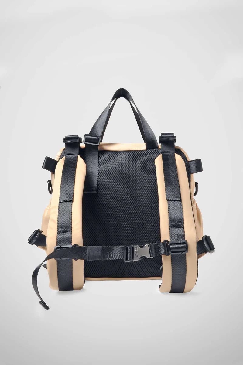 リュック バックパック ハンド ショルダー バッグ 2WAY / イースト+ウェスト リサイクルナイロン 防水 / Sサイズ / ベージュ [ZAEWRS018 SABBIA]