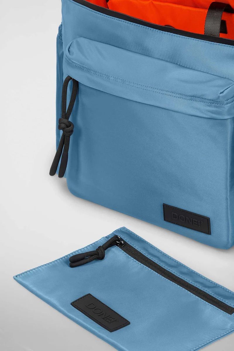 リュック バックパック ハンド ショルダー バッグ 2WAY / イースト+ウェスト リサイクルナイロン 防水 / Lサイズ / ライトブルー [ZAEWRL017 BLU CIARO]