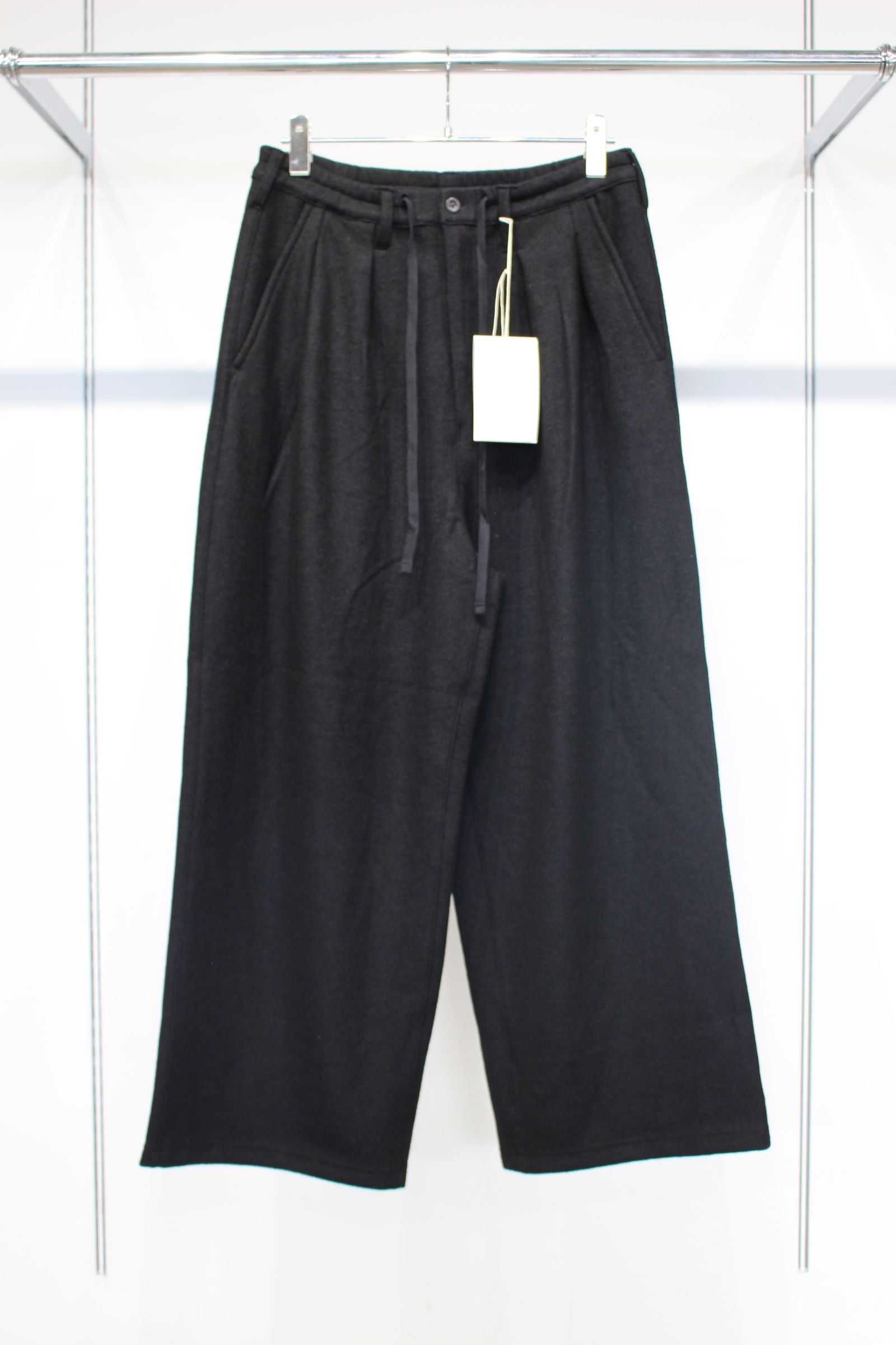 WOOL WIDE EASY TUCK SLACKS | BLACK | スラックス