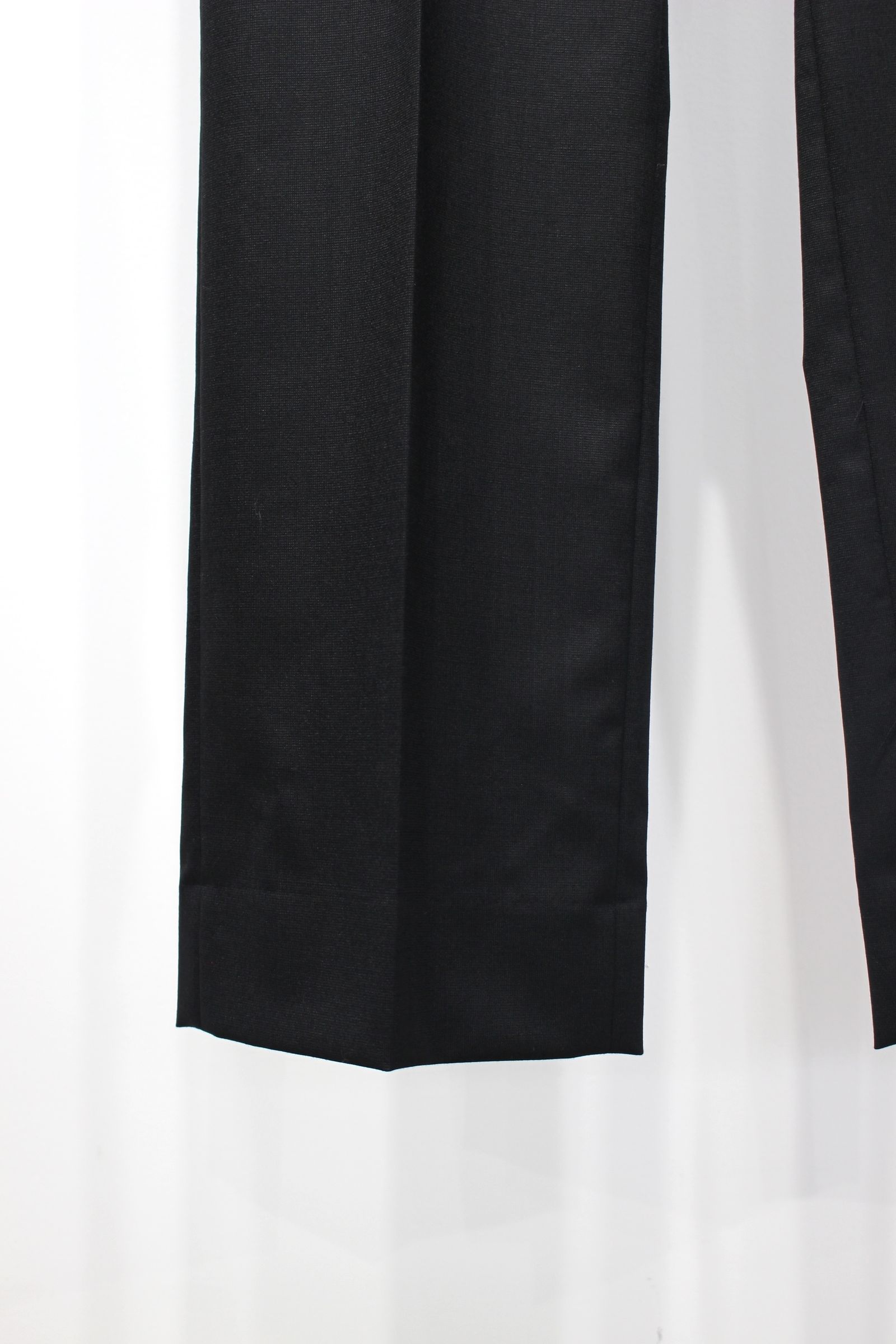 WOOL CALM SKIN STRAIGHT TROUSERS : DELTA SHAPE | BLACK | スラックス
