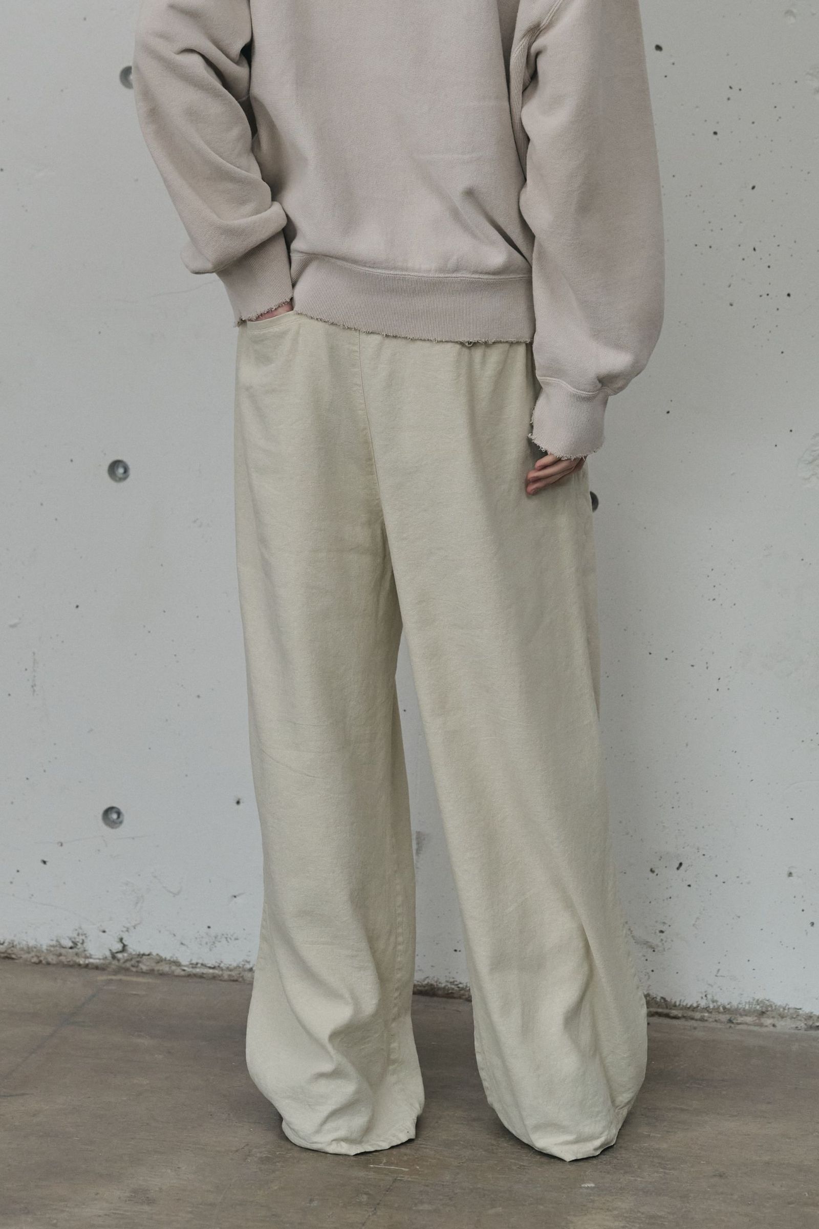S/L TUCK EASY SLACKS | D.WHITE | スラックス