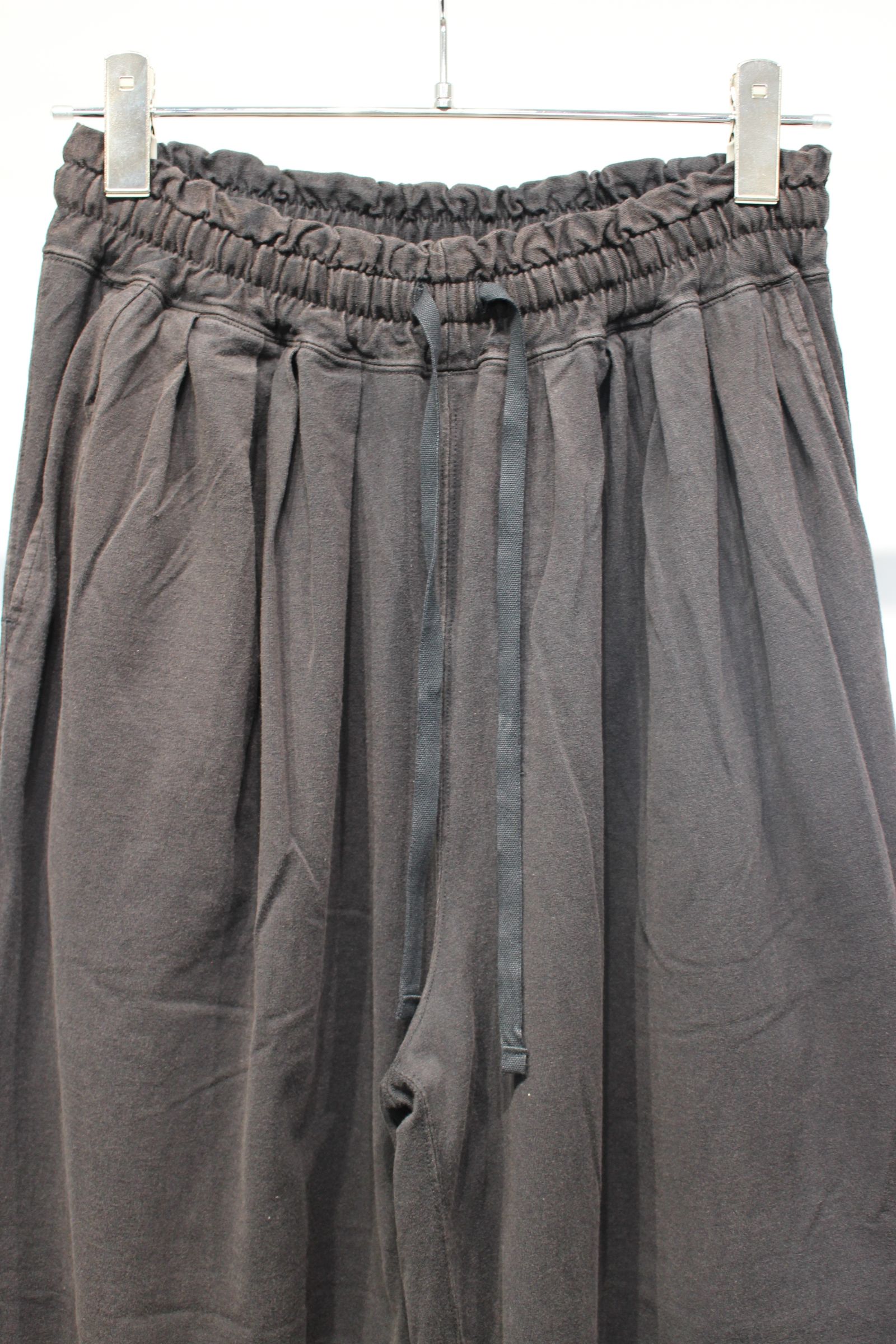 [ラスト1点] DRAPE WIDE EASY CUT SLACKS | BLACK | スラックス