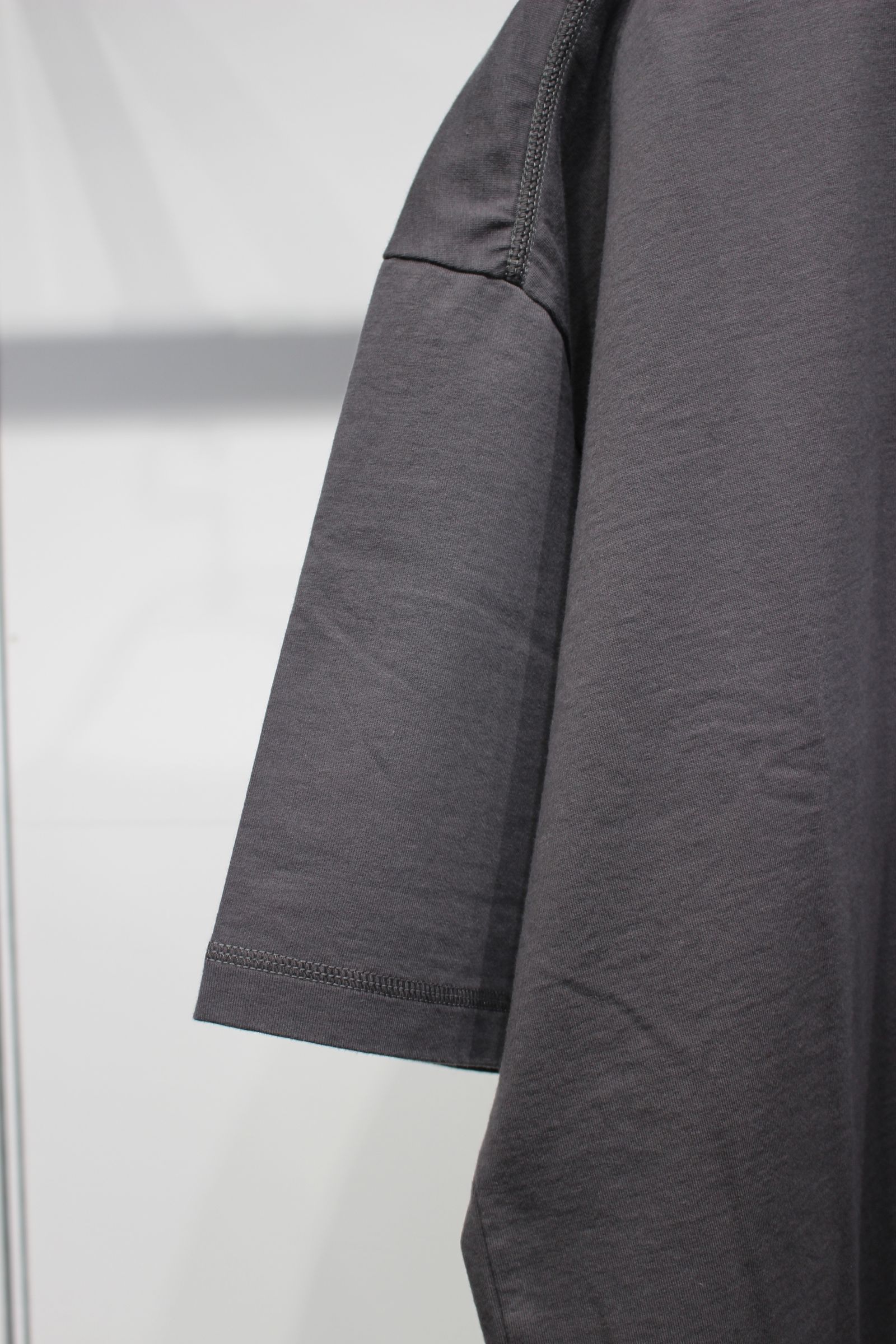 BASIC COTTON CREW-NECK TEE | CHARCOAL | カットソー