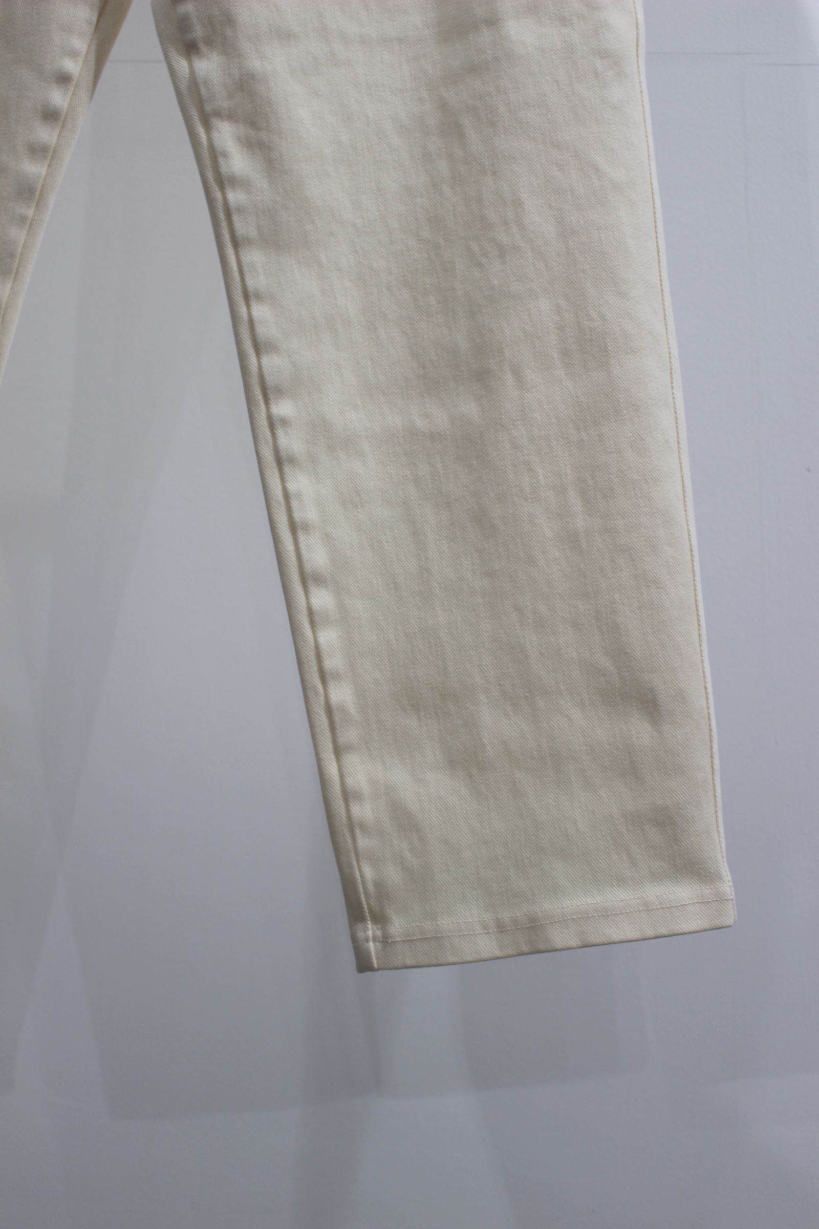 DENIM 1TUCK EZ TAPERED SLACKS -ECRU- | ECRU | ニットデニム