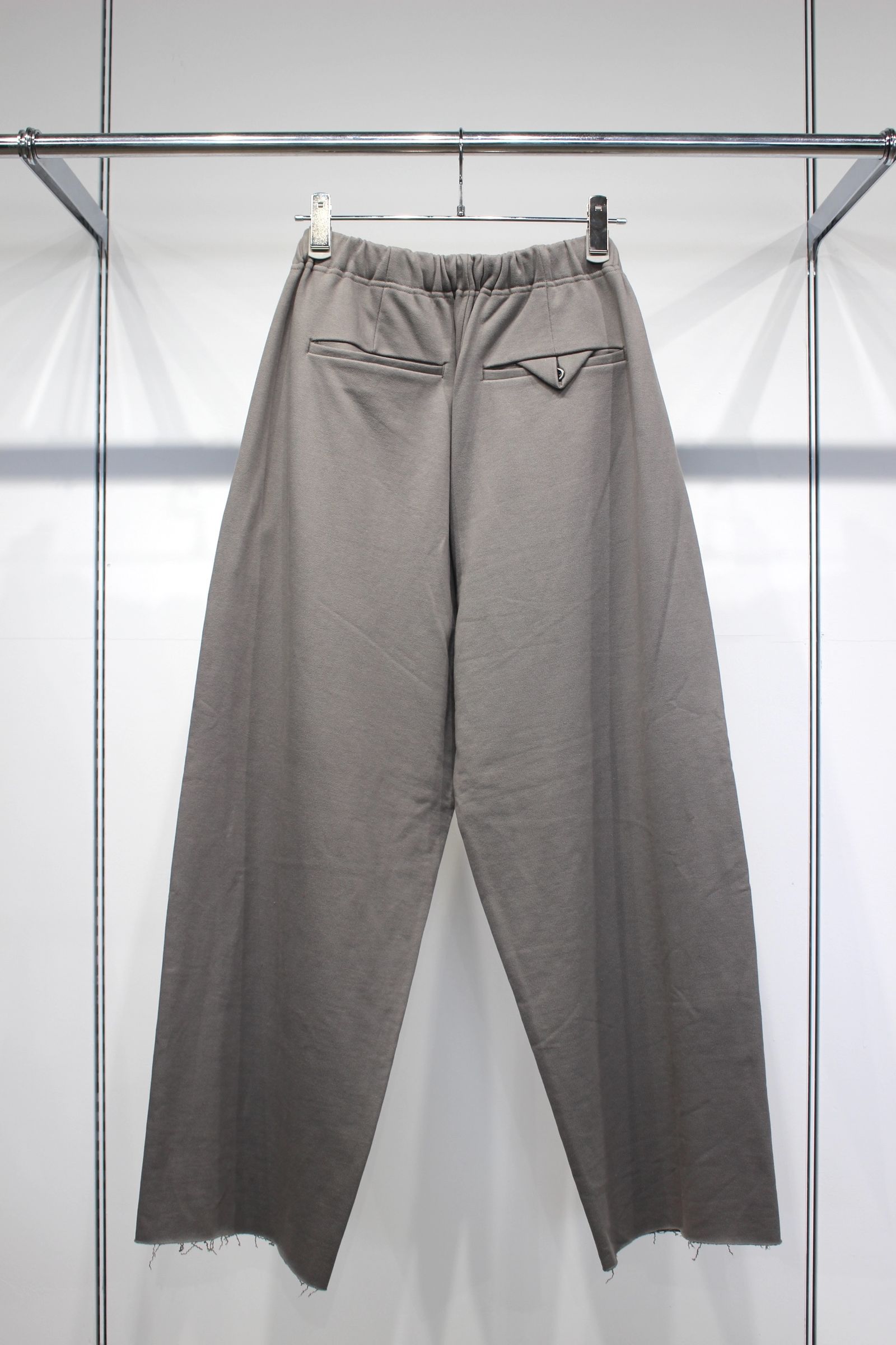 TUCK SWEAT PANTS | GRAY | スウェットパンツ