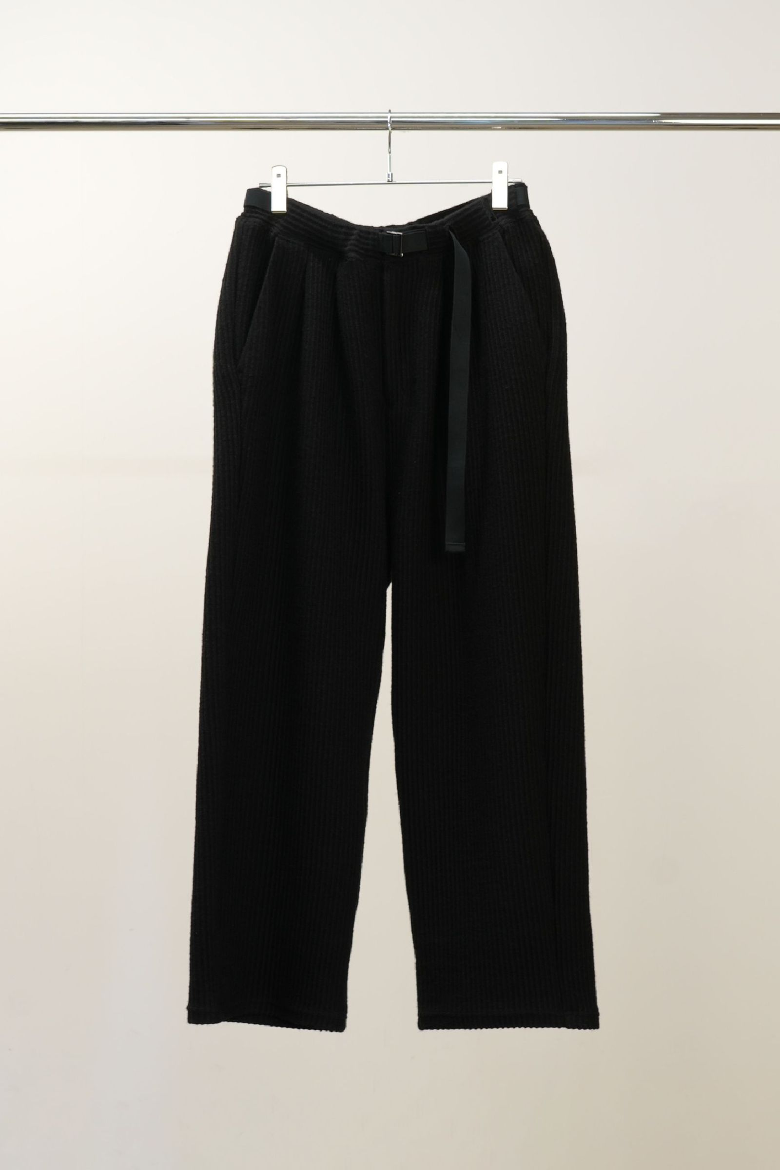 WOOLCORD BELTLESS SLACKS | BLACK | スラックス