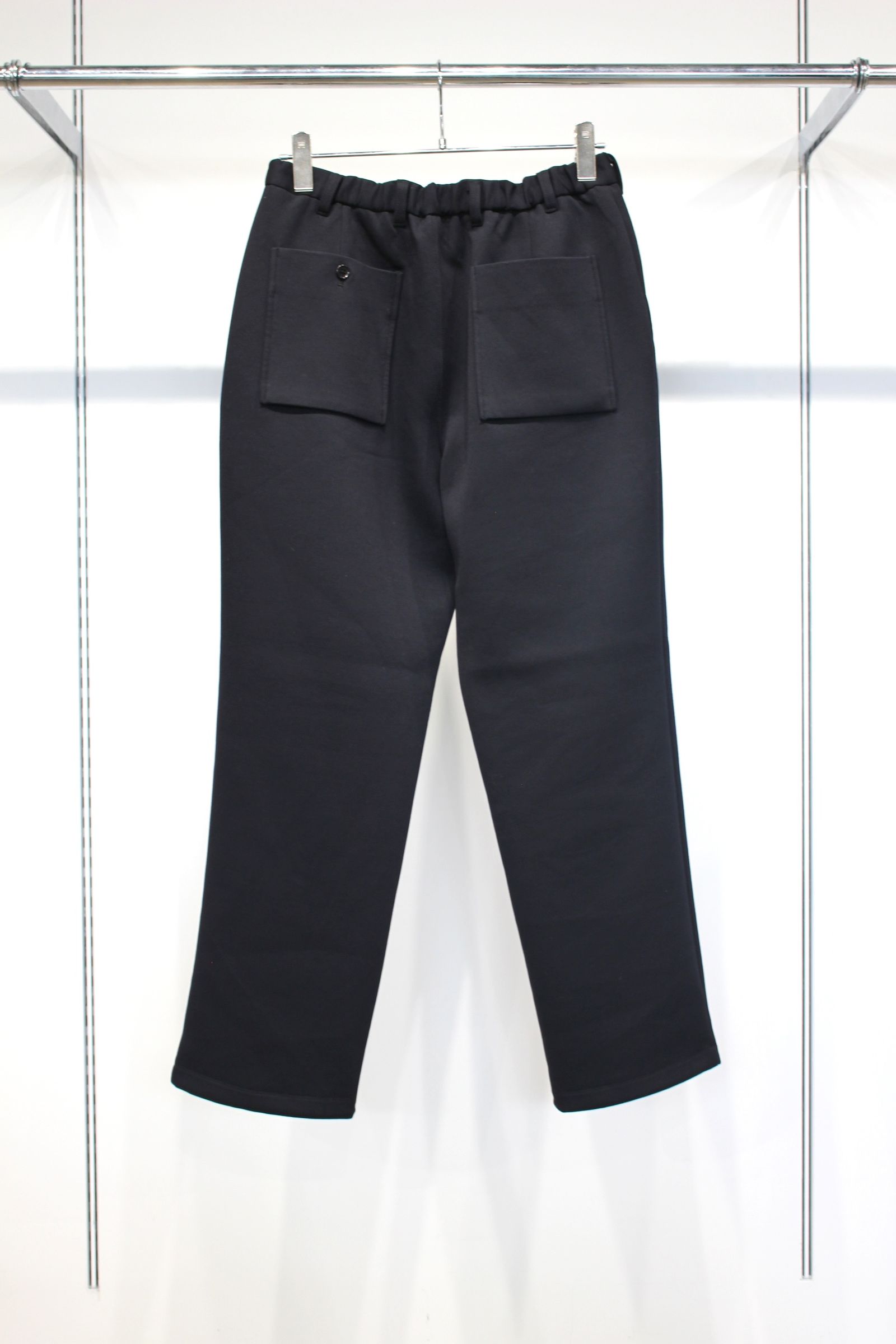 AIR DOUBLE-KNIT STRAIGHT PANTS | BLACK | 1タックパンツ
