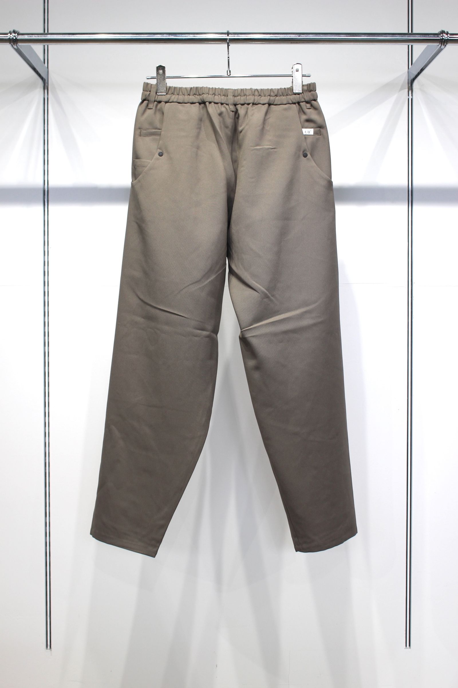 AIR BALLOON TROUSER | Beige | バルーンテーパードパンツ