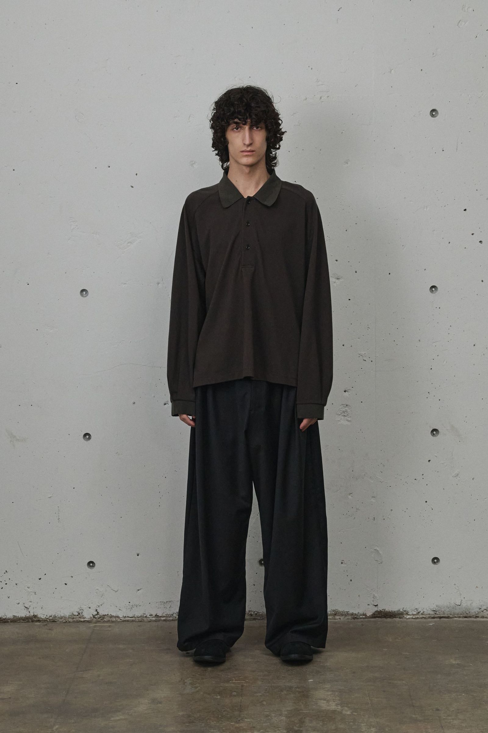 BELTED WOOL SLACKS | BLACK | スラックス
