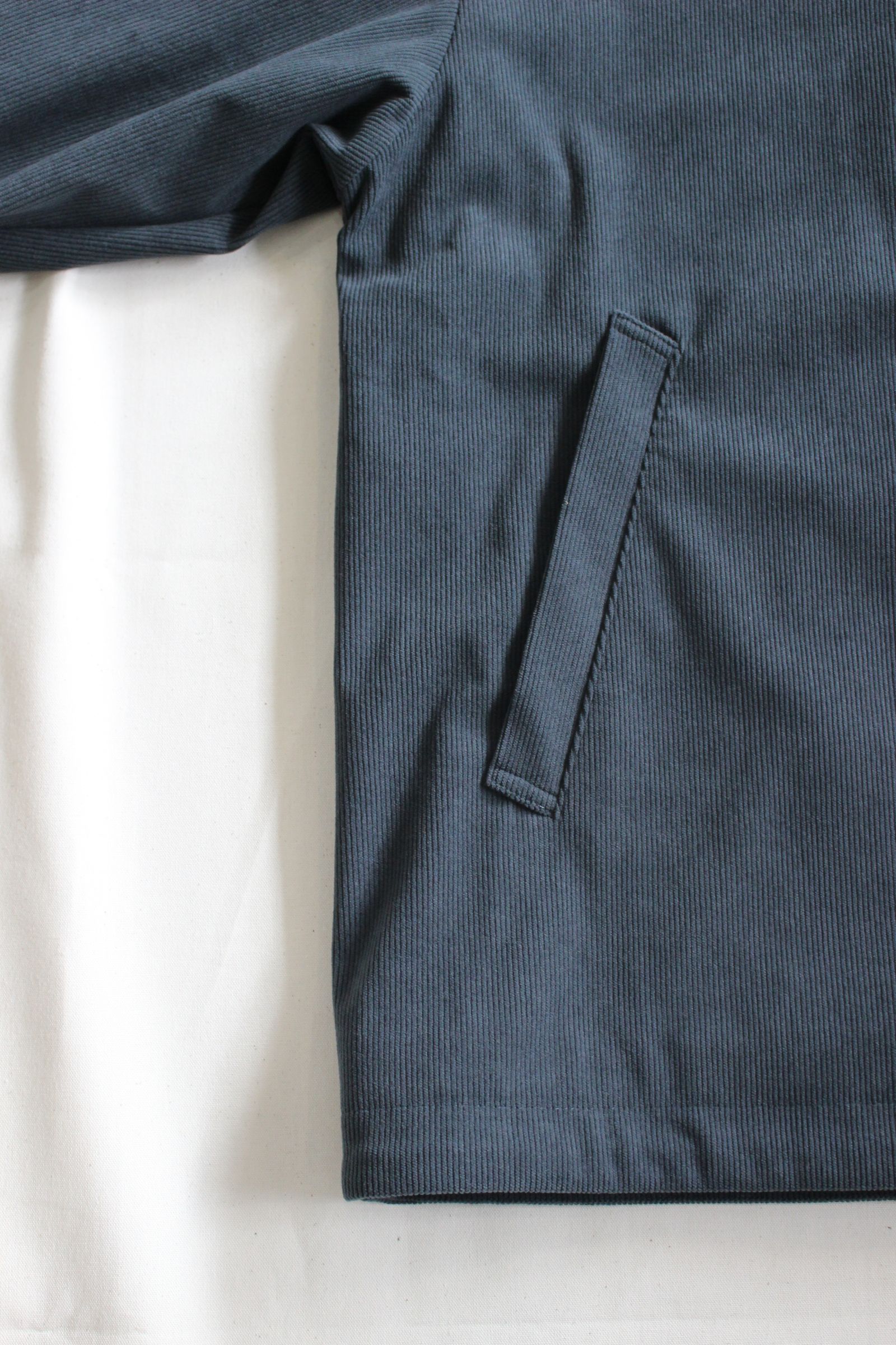TRICOT CORDUROY COLLARLESS BLOUSON | CADET BLUE | コーデュロイブルゾン