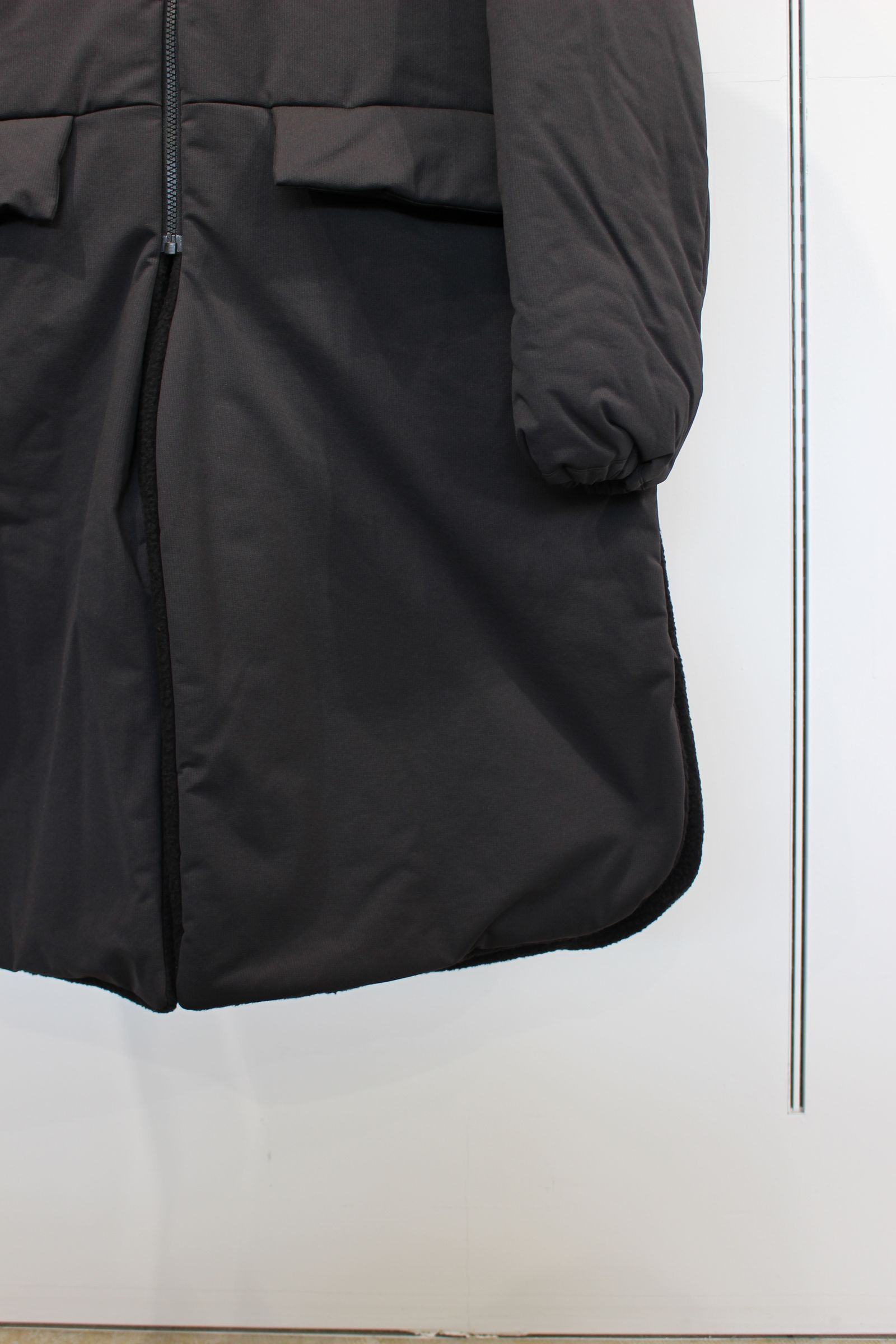 REVERSIBLE BENCH COAT/D.KHAKI-BLACK
